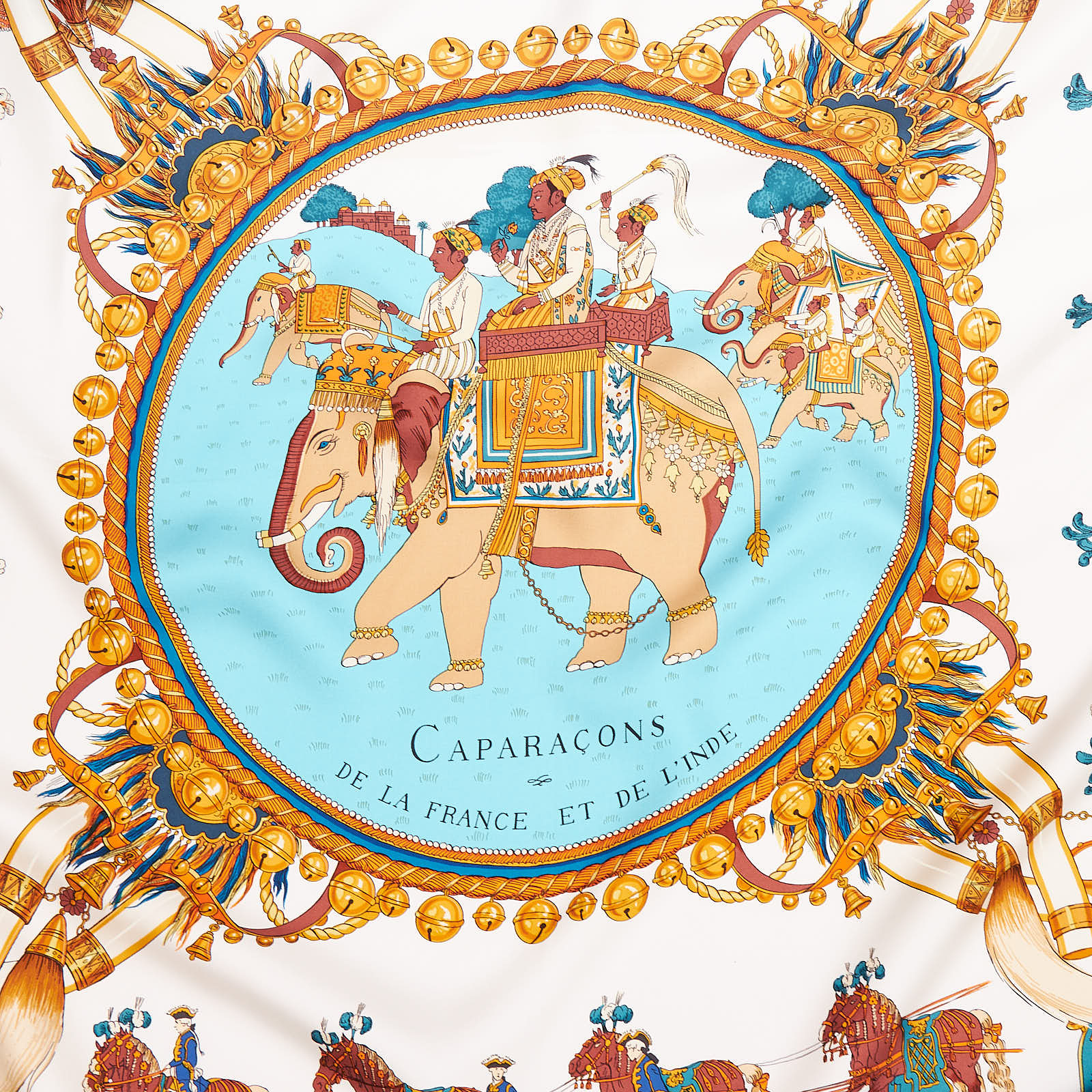 Платок белого цвета Hermes - фото из каталога магазина брендовой одежды Second Friend Store Платок Hermes - купить оригинал в секонд-хенде SFS - 5