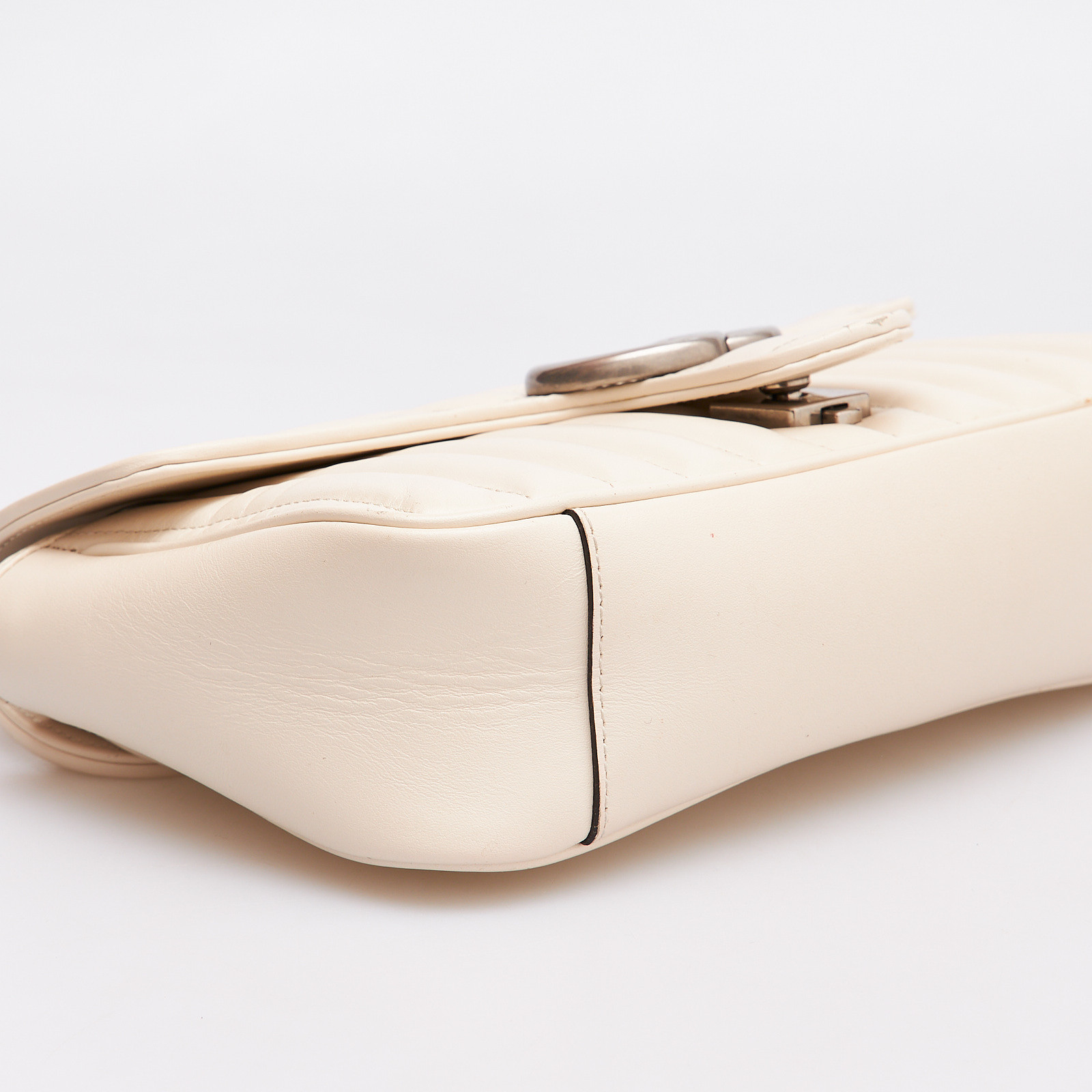 Сумка  бежевого цвета Gucci - фото из каталога магазина брендовой одежды Second Friend Store Сумка Gucci - купить оригинал в секонд-хенде SFS - 5