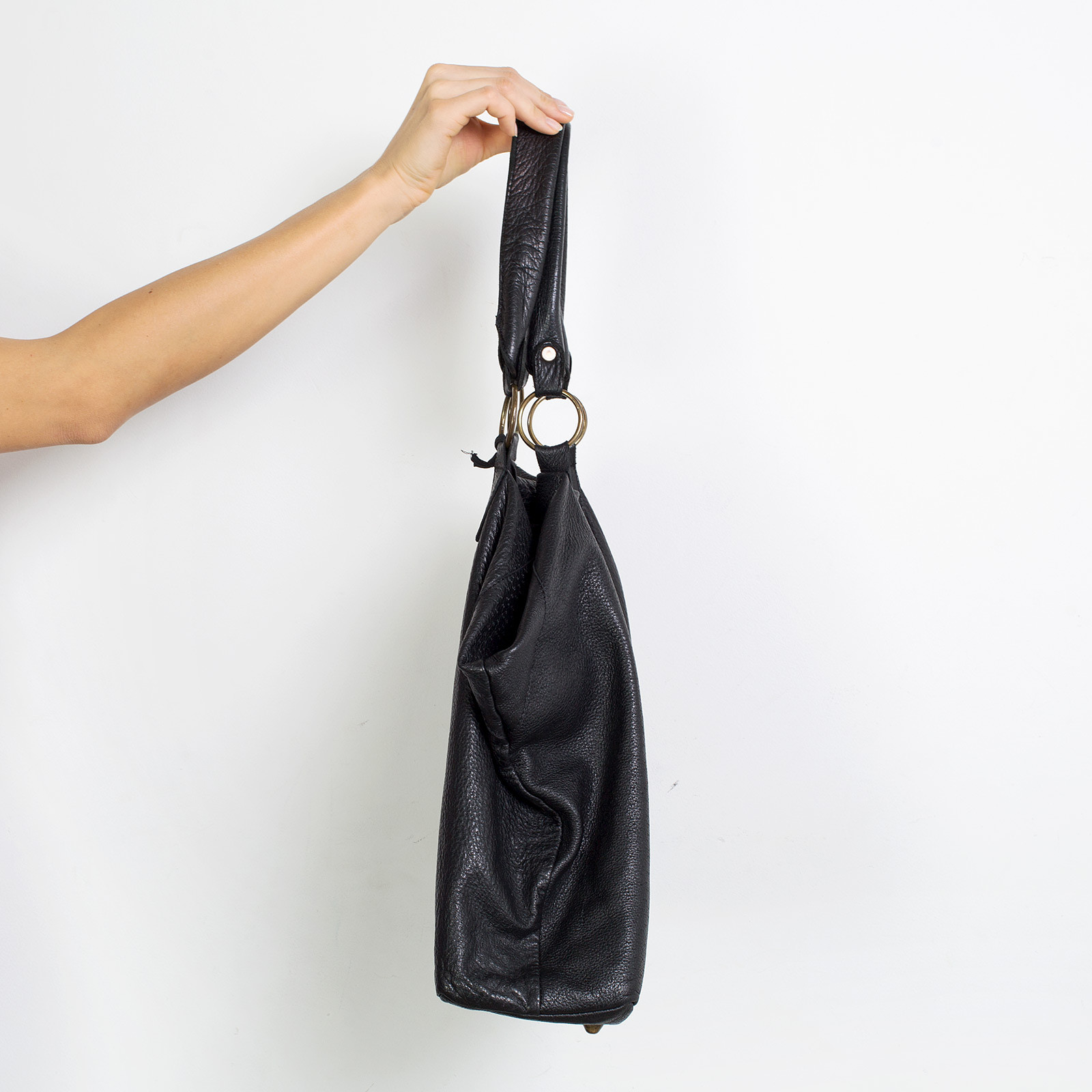 Сумка  черного цвета Collection Privee - фото из каталога магазина брендовой одежды Second Friend Store Сумка Collection Privee - купить оригинал в секонд-хенде SFS - 2