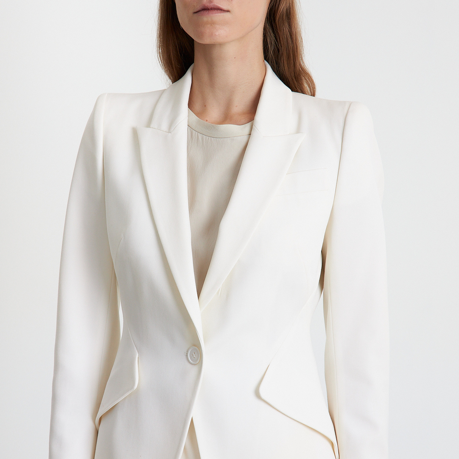 Костюм белого цвета Alexander McQueen - фото из каталога магазина брендовой одежды Second Friend Store Костюм Alexander McQueen - купить оригинал в секонд-хенде SFS - 5