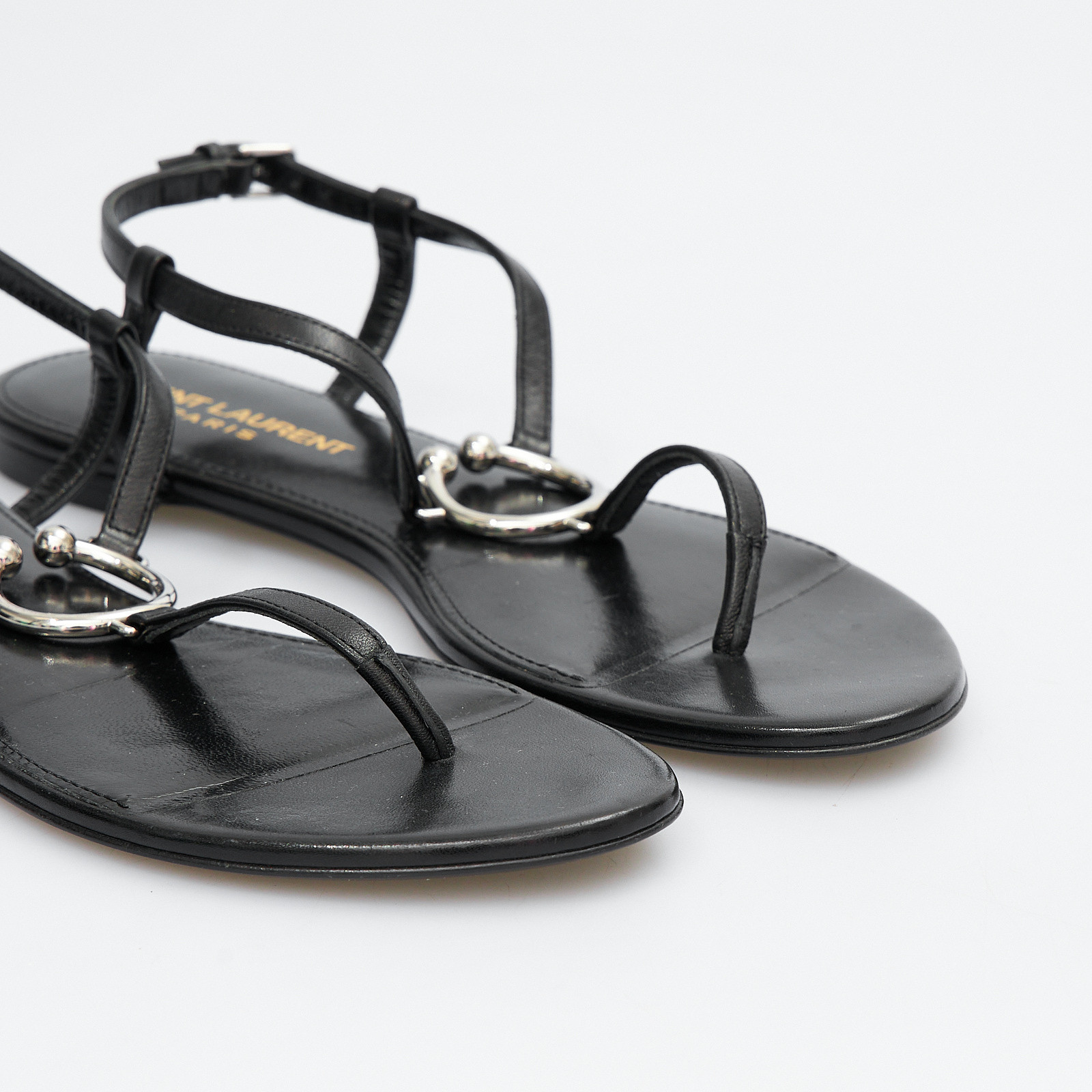 Сандалии черного цвета Saint Laurent - фото из каталога магазина брендовой одежды Second Friend Store Сандалии Saint Laurent - купить оригинал в секонд-хенде SFS - 4