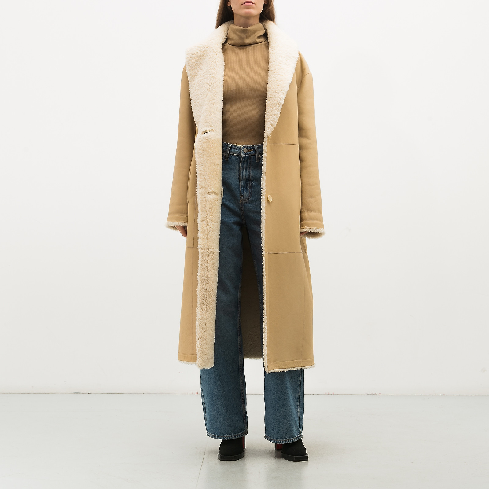 Дубленка бежевого цвета Bats - фото из каталога магазина брендовой одежды Second Friend Store Дубленка Bats - купить оригинал в секонд-хенде SFS - 3