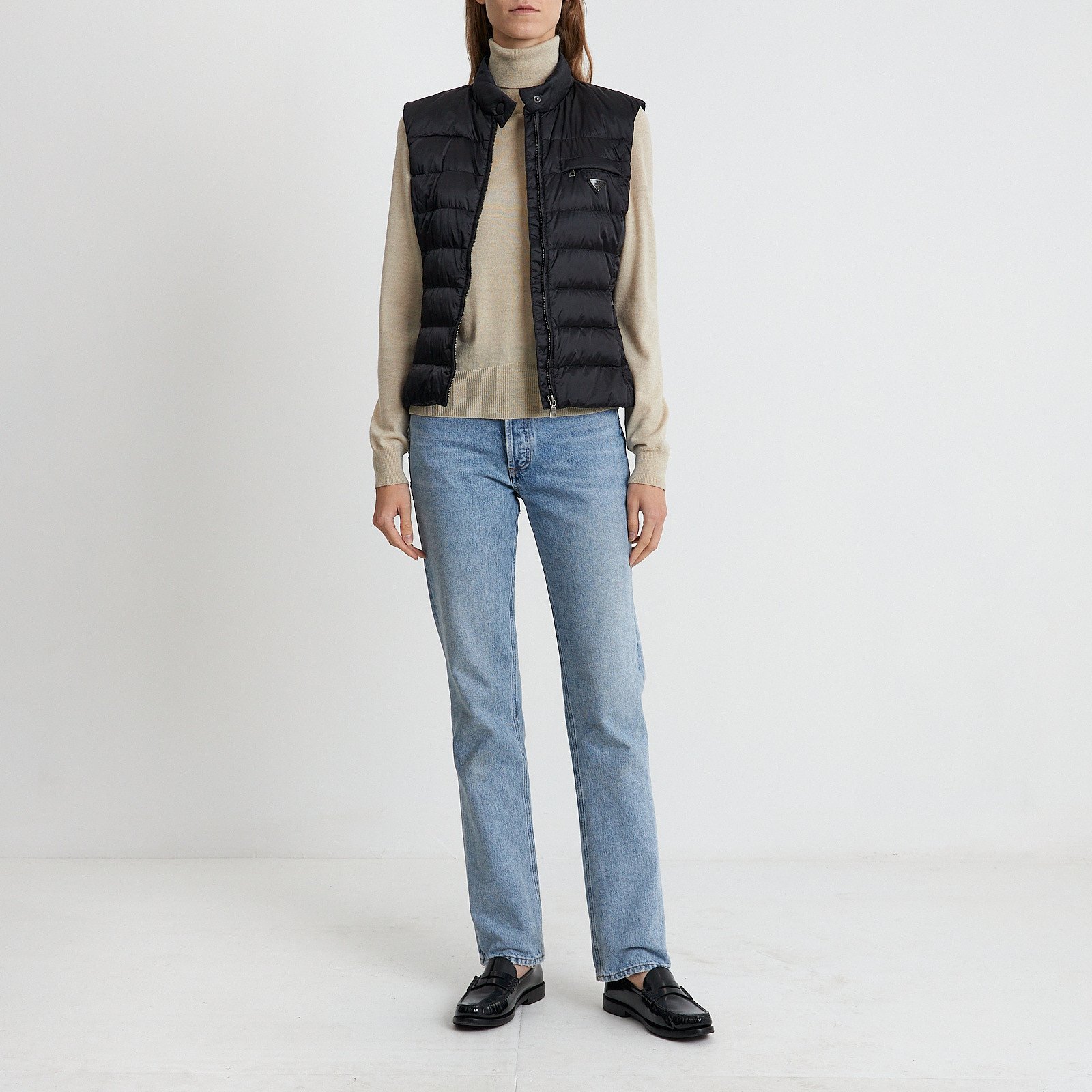 Жилет черного цвета Prada - фото из каталога магазина брендовой одежды Second Friend Store Жилет Prada - купить оригинал в секонд-хенде SFS - 2