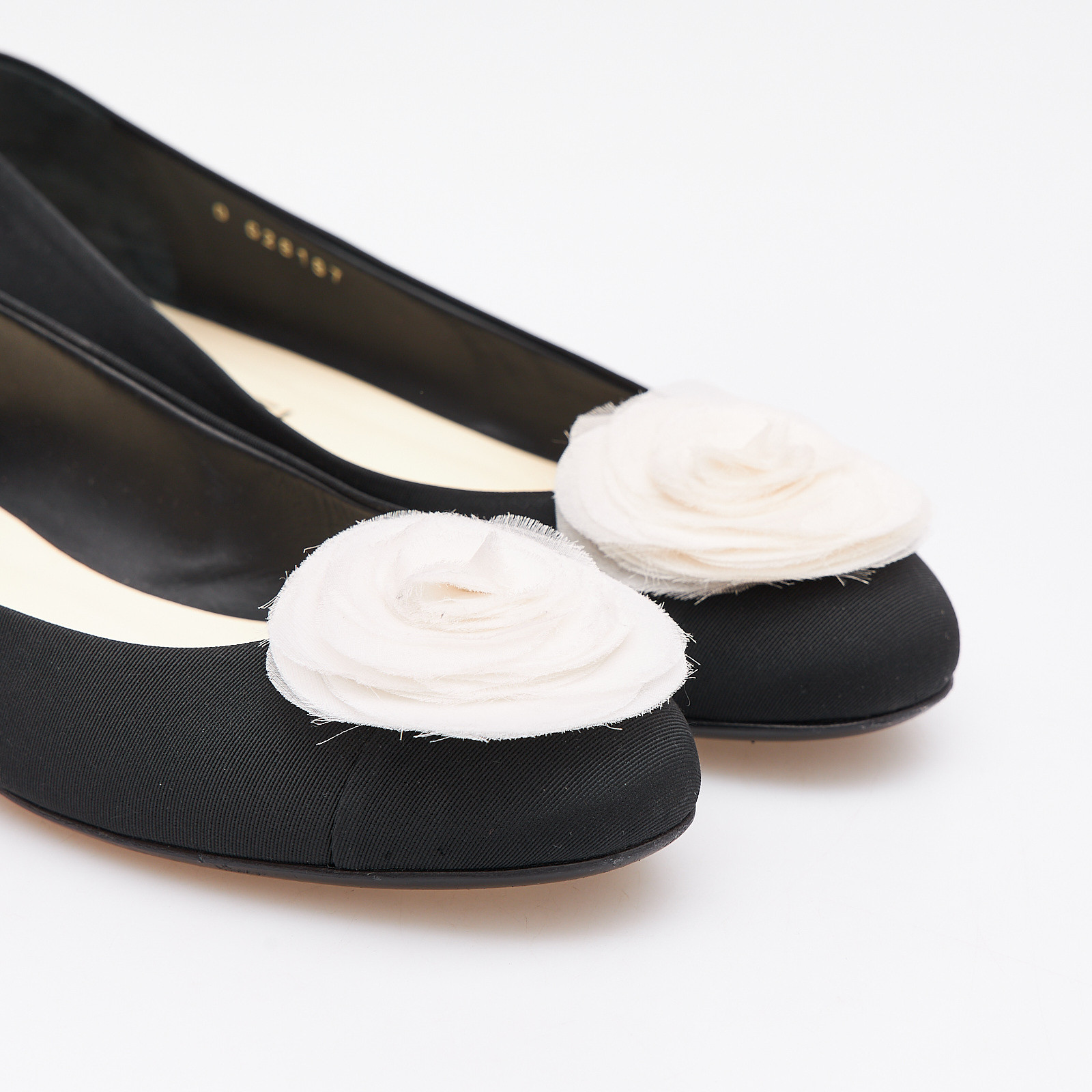 Балетки черного цвета Chanel - фото из каталога магазина брендовой одежды Second Friend Store Балетки Chanel - купить оригинал в секонд-хенде SFS - 4