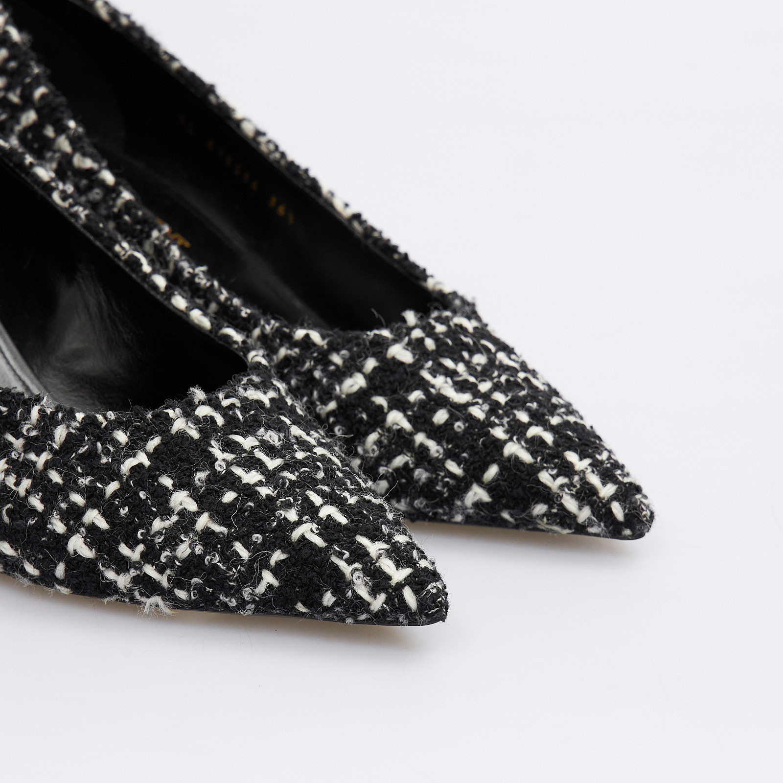 Туфли черного цвета Saint Laurent - фото из каталога магазина брендовой одежды Second Friend Store Туфли Saint Laurent - купить оригинал в секонд-хенде SFS - 4