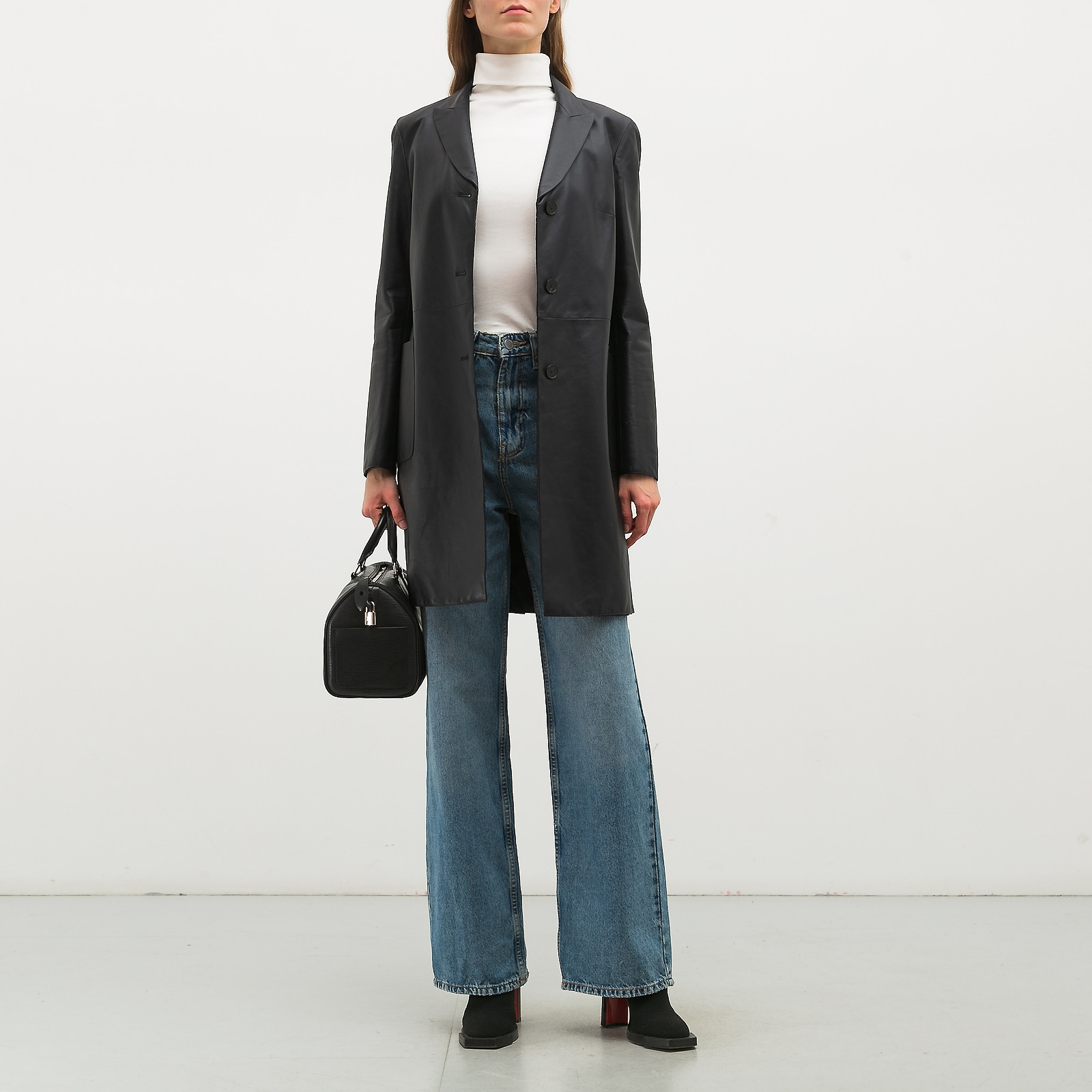 Плащ черного цвета Jil Sander - фото из каталога магазина брендовой одежды Second Friend Store Плащ Jil Sander - купить оригинал в секонд-хенде SFS - 3