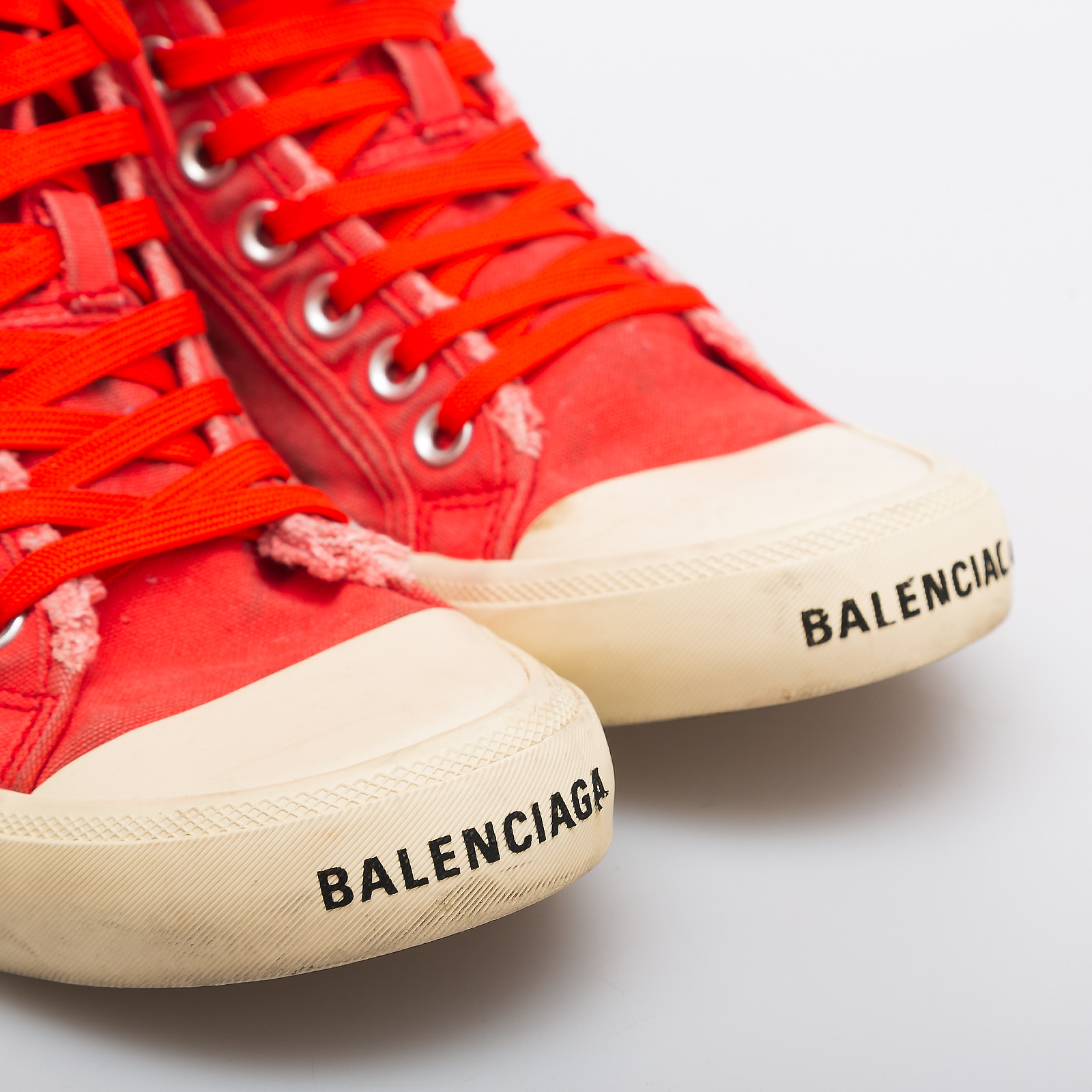 Кеды красного цвета Balenciaga - фото из каталога магазина брендовой одежды Second Friend Store Кеды Balenciaga - купить оригинал в секонд-хенде SFS - 4