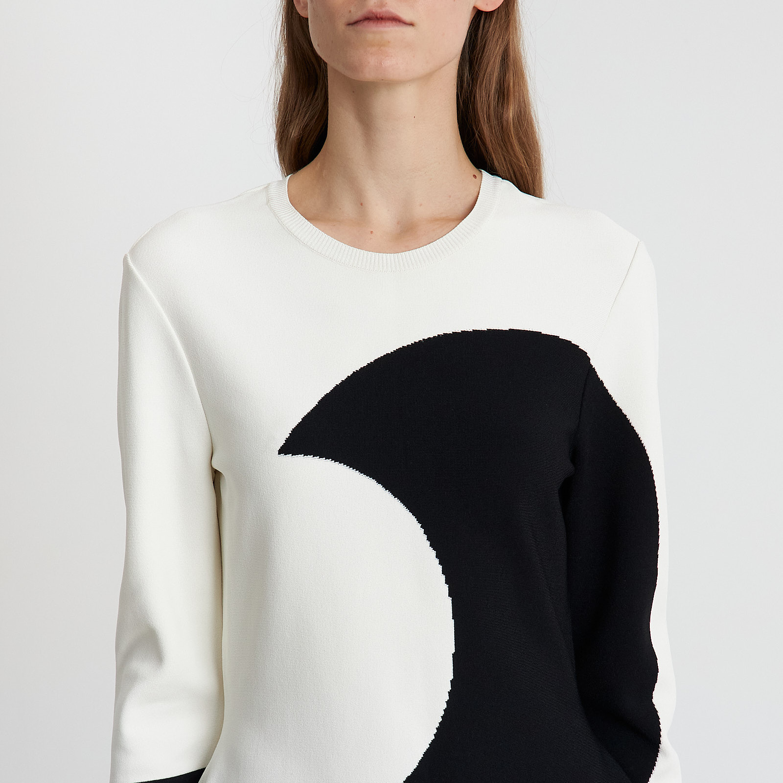 Платье белого цвета Valentino - фото из каталога магазина брендовой одежды Second Friend Store Платье Valentino - купить оригинал в секонд-хенде SFS - 4