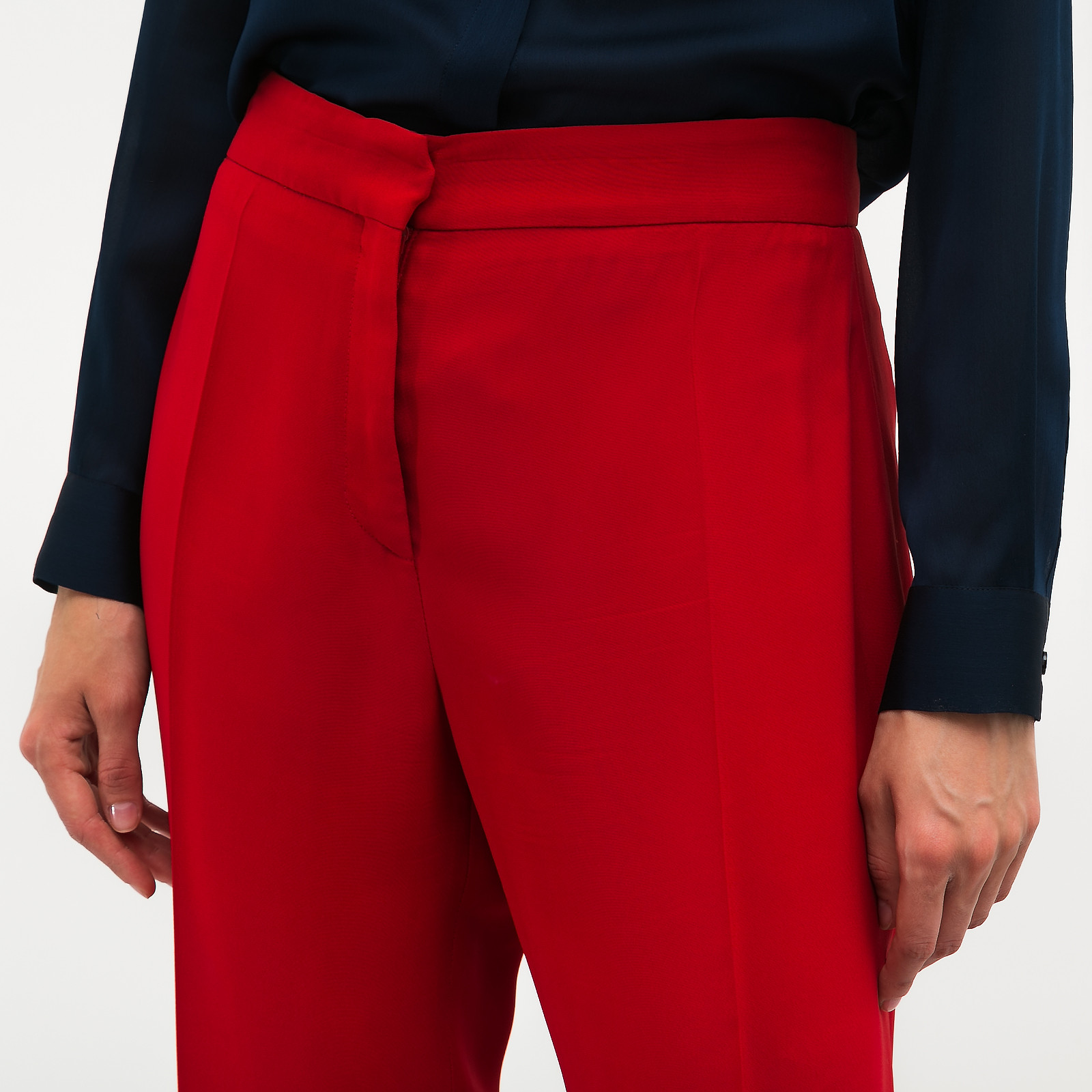 Брюки красного цвета Valentino - фото из каталога магазина брендовой одежды Second Friend Store Брюки Valentino - купить оригинал в секонд-хенде SFS - 4