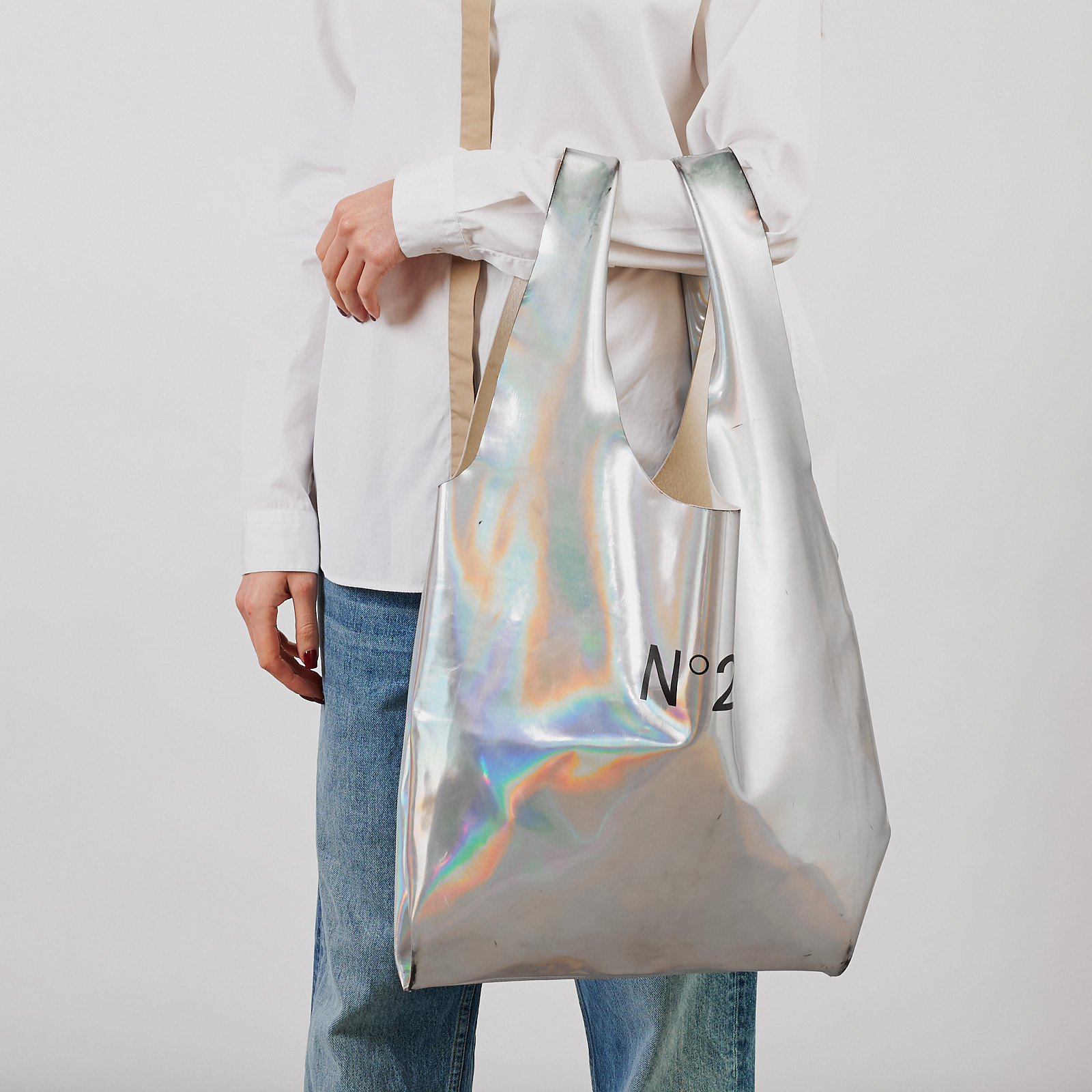 Сумка серебряного цвета N21 - фото из каталога магазина брендовой одежды Second Friend Store Сумка N21 - купить оригинал в секонд-хенде SFS - 1