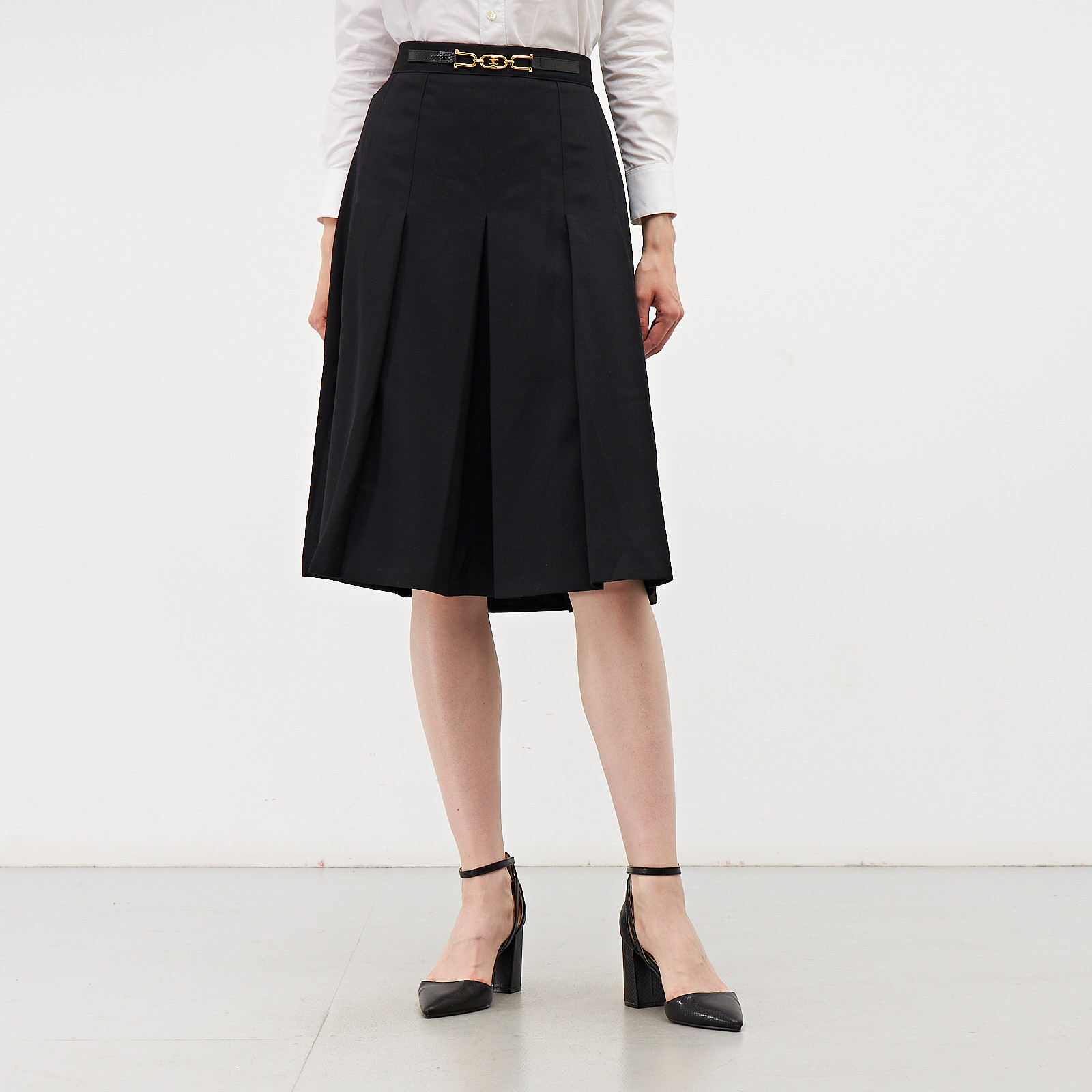 Юбка черного цвета Celine - фото из каталога магазина брендовой одежды Second Friend Store Юбка Celine - купить оригинал в секонд-хенде SFS - 1