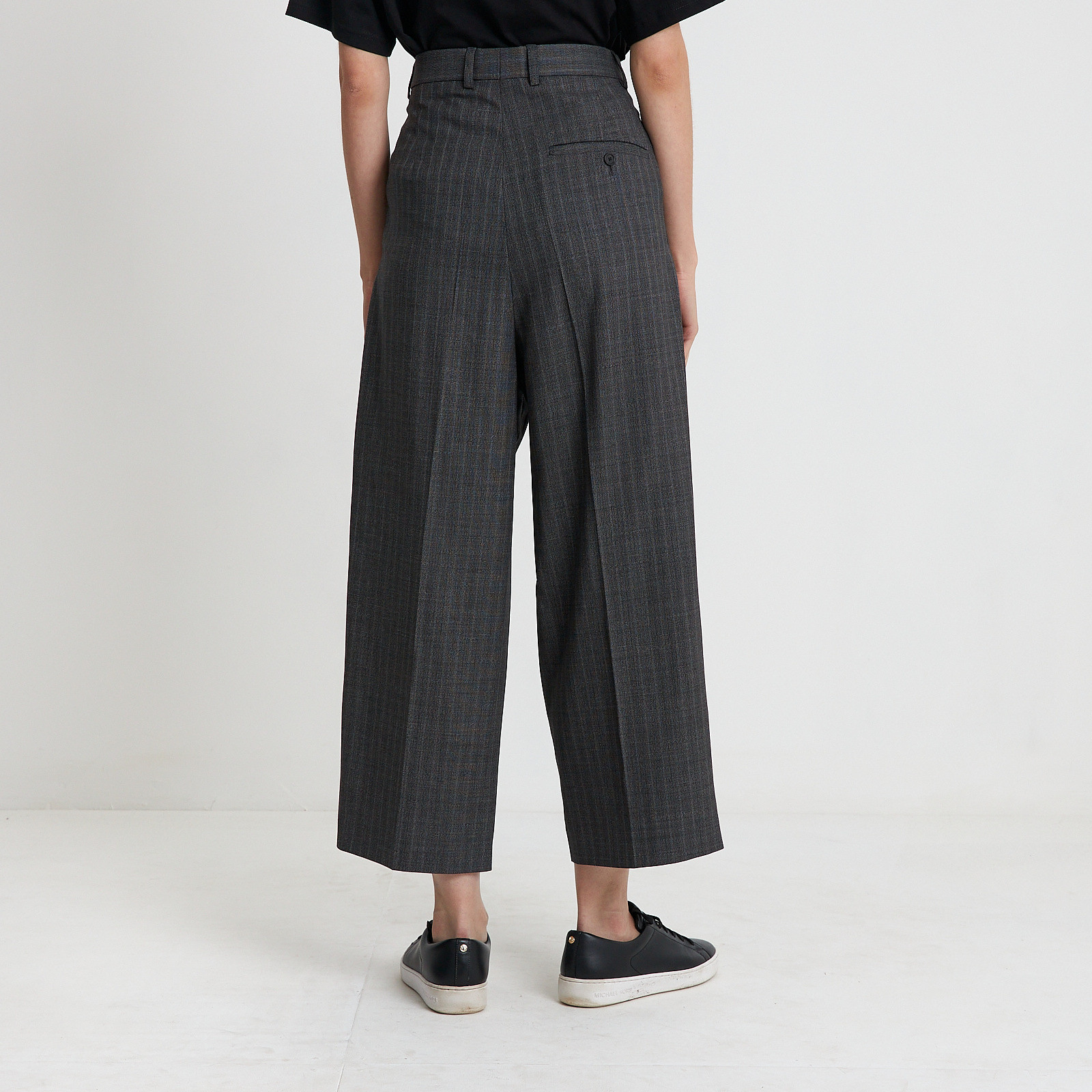 Брюки серого цвета Balenciaga - фото из каталога магазина брендовой одежды Second Friend Store Брюки Balenciaga - купить оригинал в секонд-хенде SFS - 3