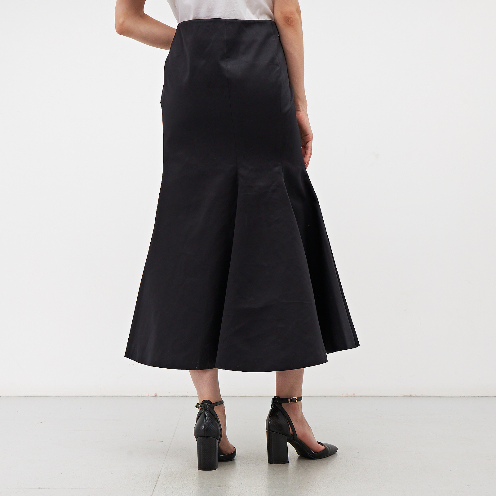 Юбка черного цвета Entire Studios - фото из каталога магазина брендовой одежды Second Friend Store Юбка Entire Studios - купить оригинал в секонд-хенде SFS - 3