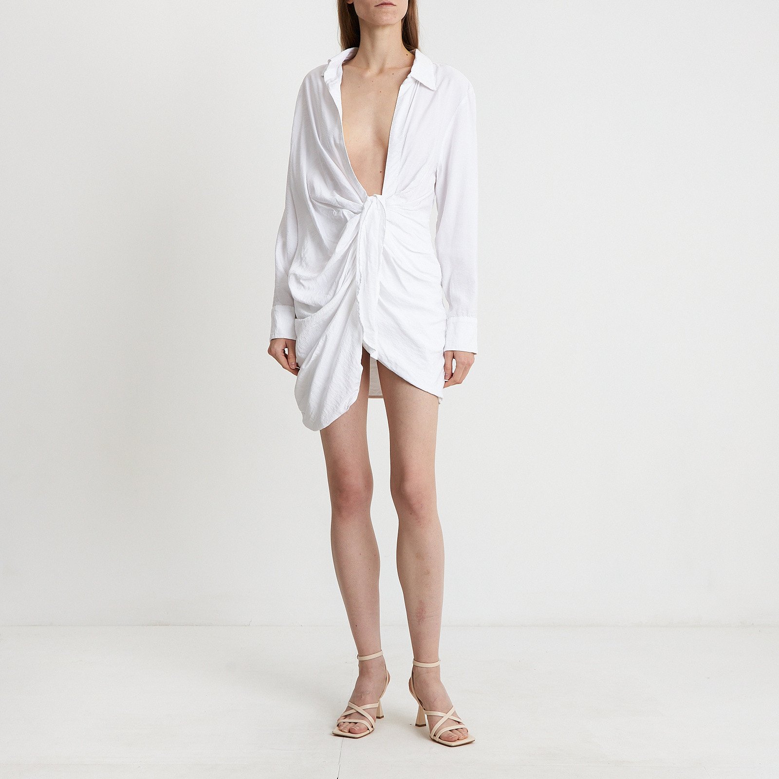 Платье белого цвета Jacquemus - фото из каталога магазина брендовой одежды Second Friend Store Платье Jacquemus - купить оригинал в секонд-хенде SFS - 2