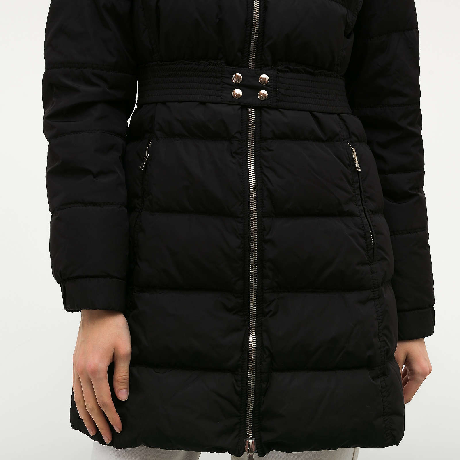 Пуховик черного цвета Prada - фото из каталога магазина брендовой одежды Second Friend Store Пуховик Prada - купить оригинал в секонд-хенде SFS - 4