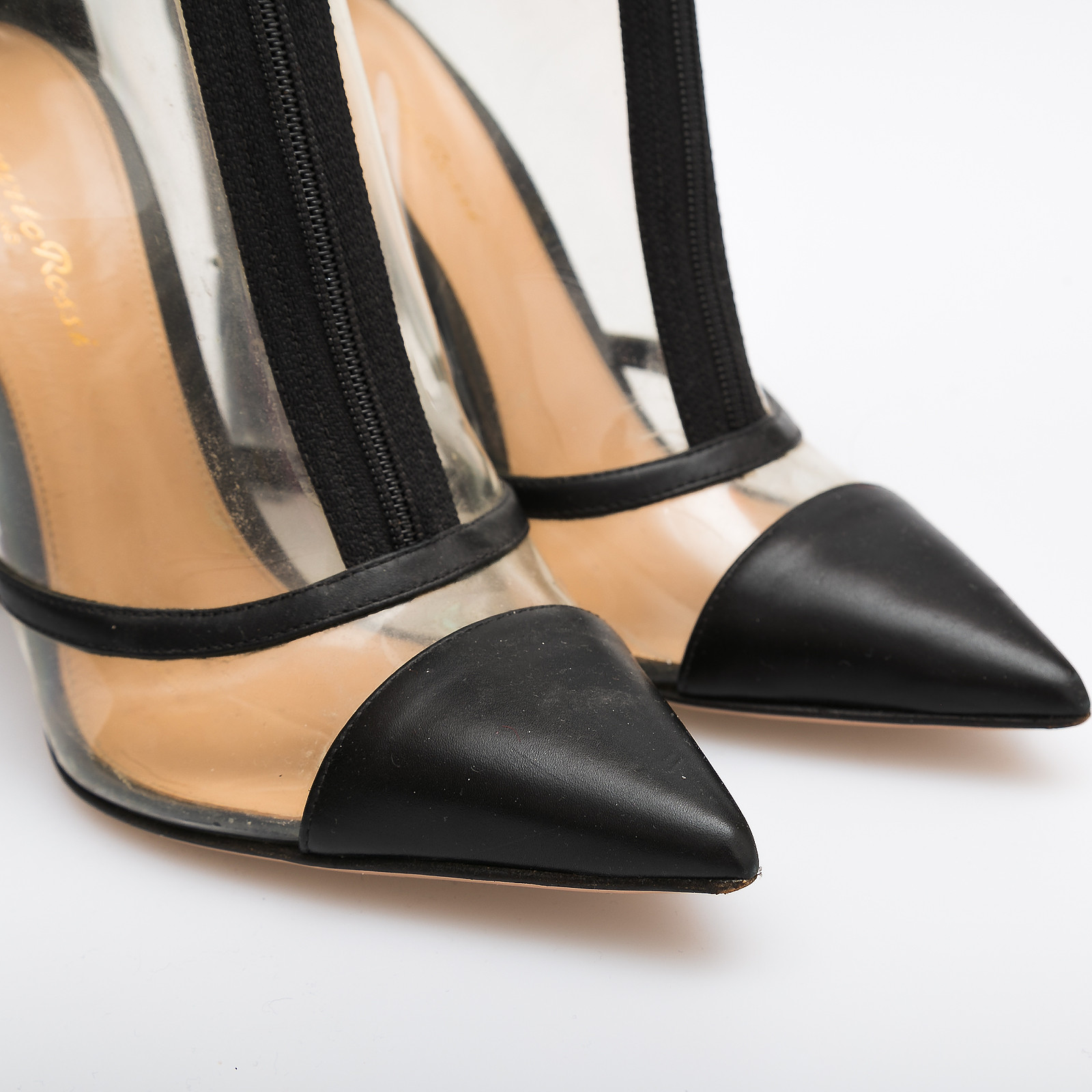 Ботильоны черного цвета Gianvito Rossi - фото из каталога магазина брендовой одежды Second Friend Store Ботильоны Gianvito Rossi - купить оригинал в секонд-хенде SFS - 4