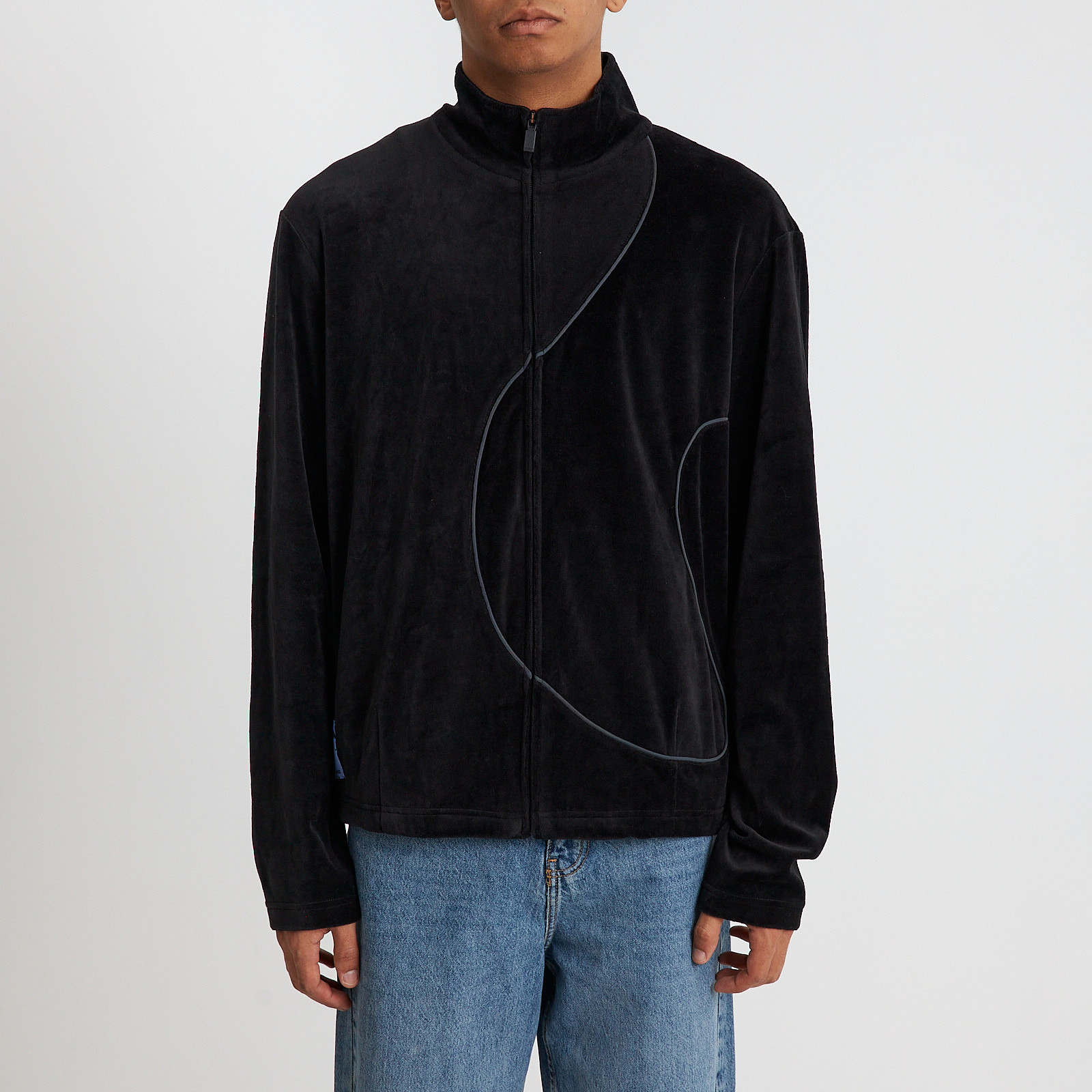 Джмпер черного цвета McQ by Alexander McQueen - фото из каталога магазина брендовой одежды Second Friend Store Джмпер McQ by Alexander McQueen - купить оригинал в секонд-хенде SFS - 1