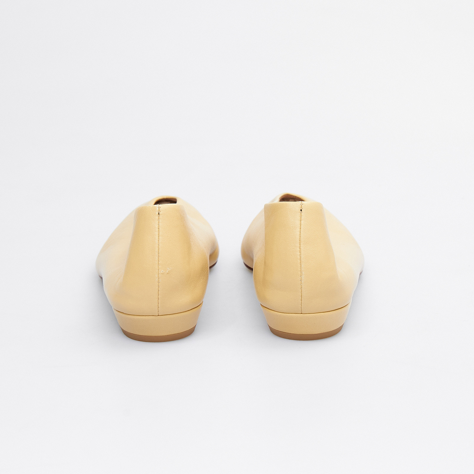 Балетки бежевого цвета Bottega Veneta - фото из каталога магазина брендовой одежды Second Friend Store Балетки Bottega Veneta - купить оригинал в секонд-хенде SFS - 3