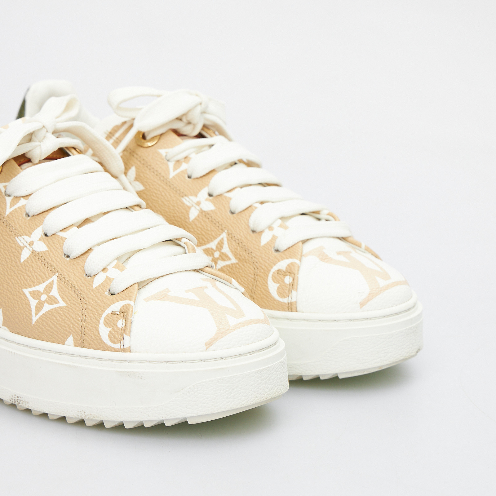 Кеды бежевого цвета Louis Vuitton - фото из каталога магазина брендовой одежды Second Friend Store Кеды Louis Vuitton - купить оригинал в секонд-хенде SFS - 4