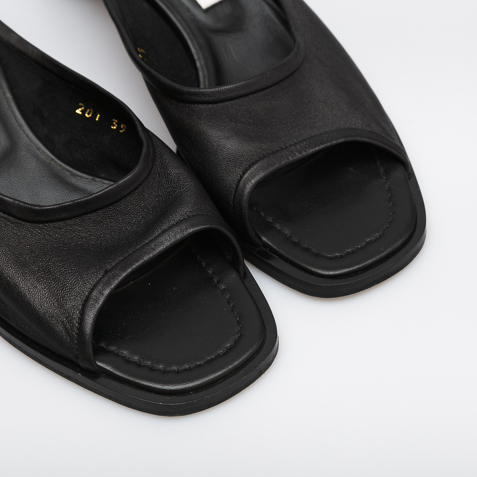 Туфли черного цвета Acne Studios - фото из каталога магазина брендовой одежды Second Friend Store Туфли Acne Studios - купить оригинал в секонд-хенде SFS - 4