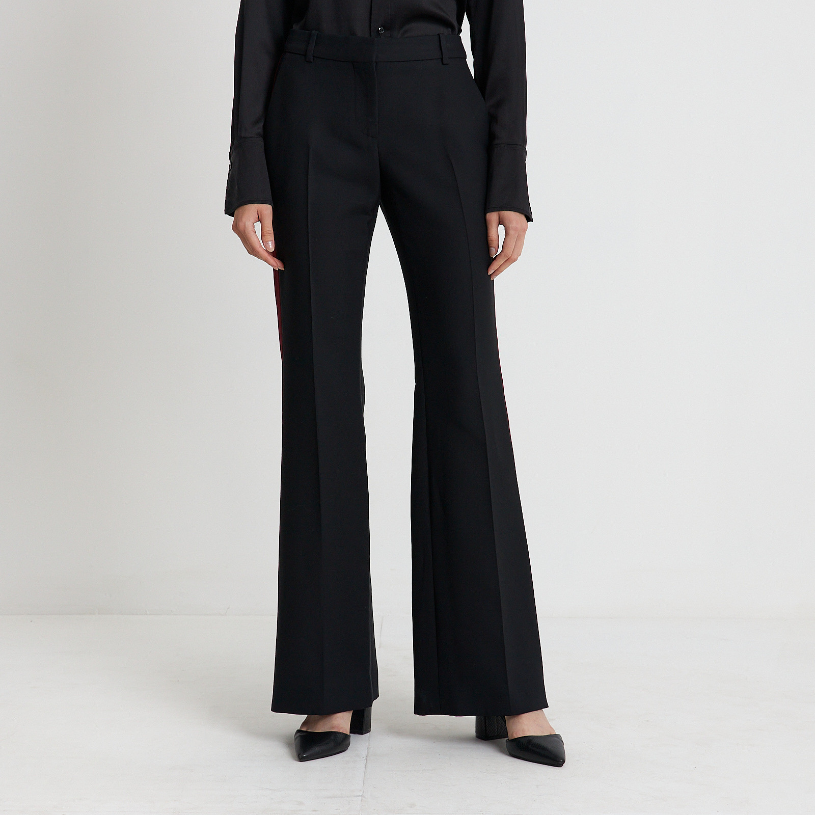 Брюки черного цвета Alexander McQueen - фото из каталога магазина брендовой одежды Second Friend Store Брюки Alexander McQueen - купить оригинал в секонд-хенде SFS - 1