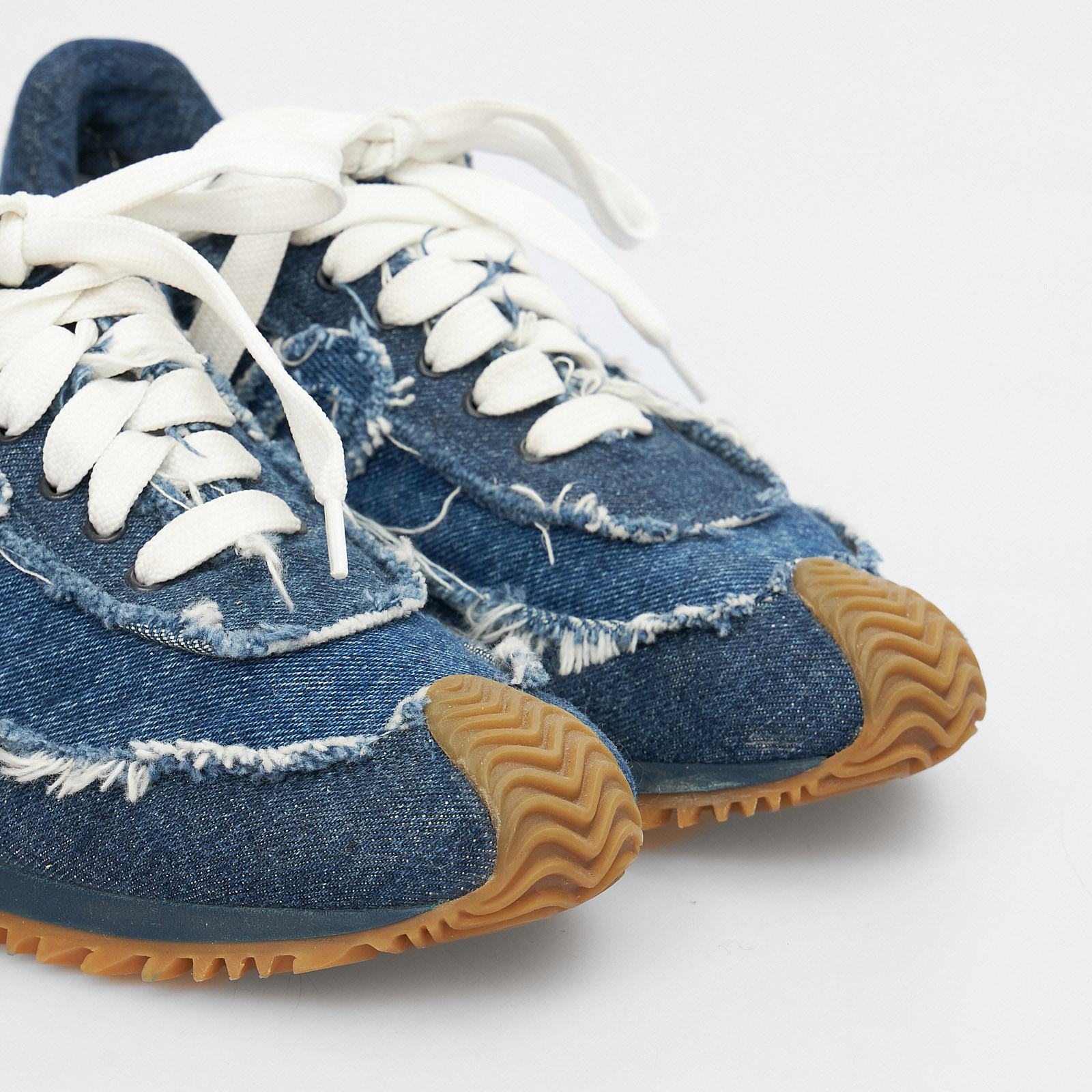 Кроссовки синего цвета Loewe - фото из каталога магазина брендовой одежды Second Friend Store Кроссовки Loewe - купить оригинал в секонд-хенде SFS - 4