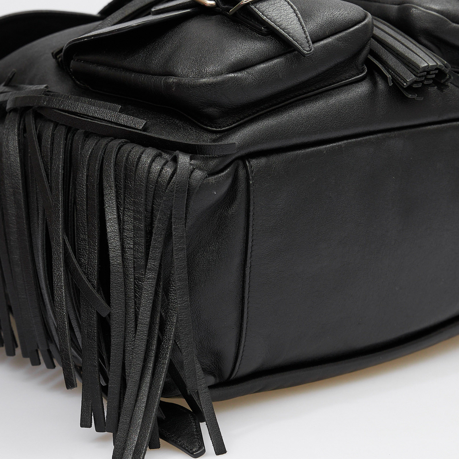 Рюкзак черного цвета Saint Laurent - фото из каталога магазина брендовой одежды Second Friend Store Рюкзак Saint Laurent - купить оригинал в секонд-хенде SFS - 6