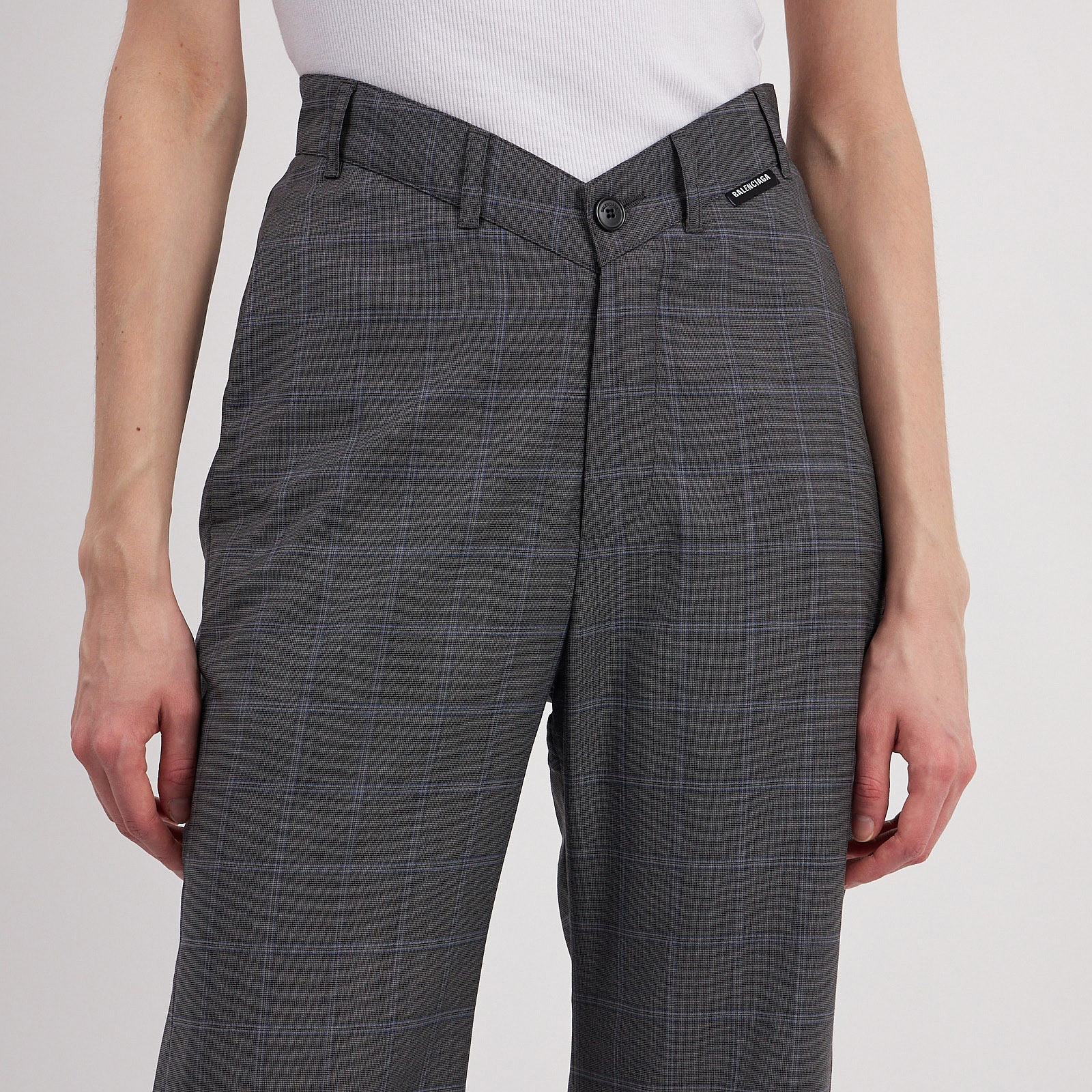 Брюки серого цвета Balenciaga - фото из каталога магазина брендовой одежды Second Friend Store Брюки Balenciaga - купить оригинал в секонд-хенде SFS - 2