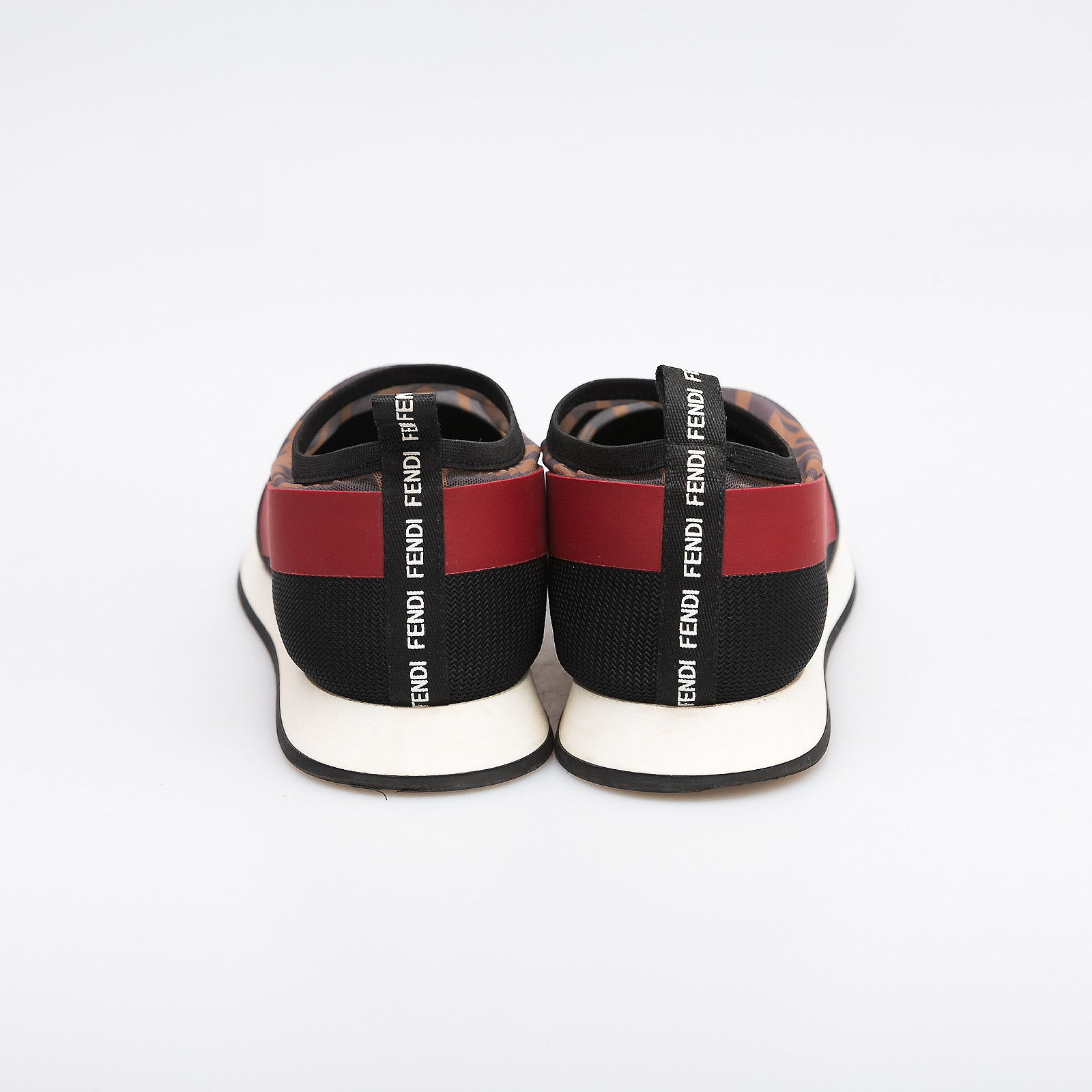 Кроссовки  черного цвета Fendi - фото из каталога магазина брендовой одежды Second Friend Store Кроссовки Fendi - купить оригинал в секонд-хенде SFS - 3