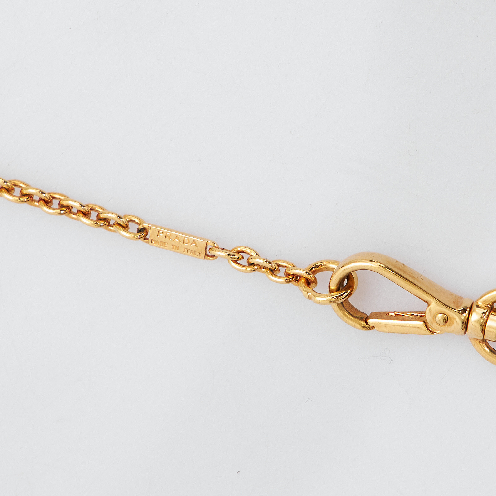 Колье золотого цвета Prada - фото из каталога магазина брендовой одежды Second Friend Store Колье Prada - купить оригинал в секонд-хенде SFS - 4