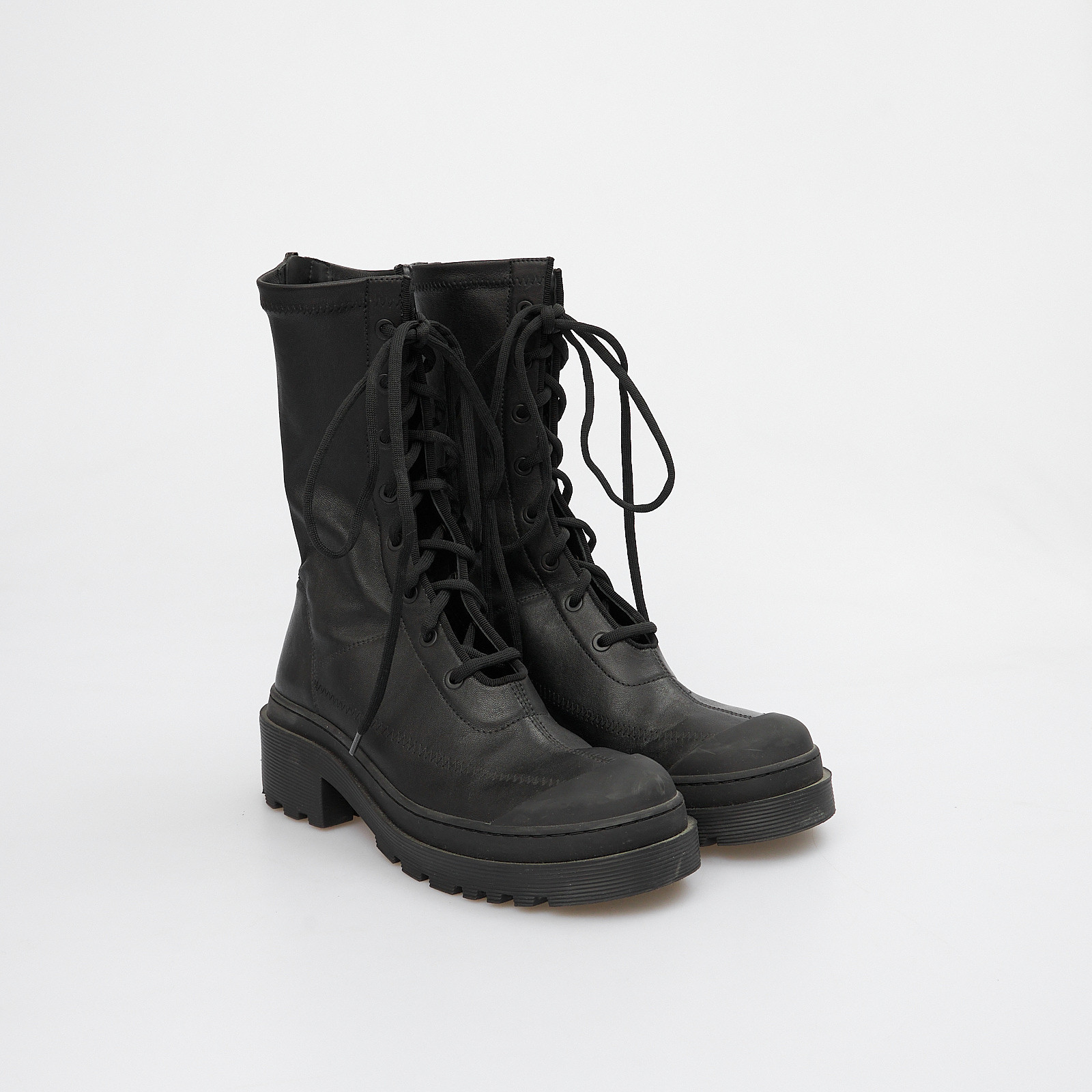 Ботинки черного цвета Christian Dior - фото из каталога магазина брендовой одежды Second Friend Store Ботинки Christian Dior - купить оригинал в секонд-хенде SFS - 2