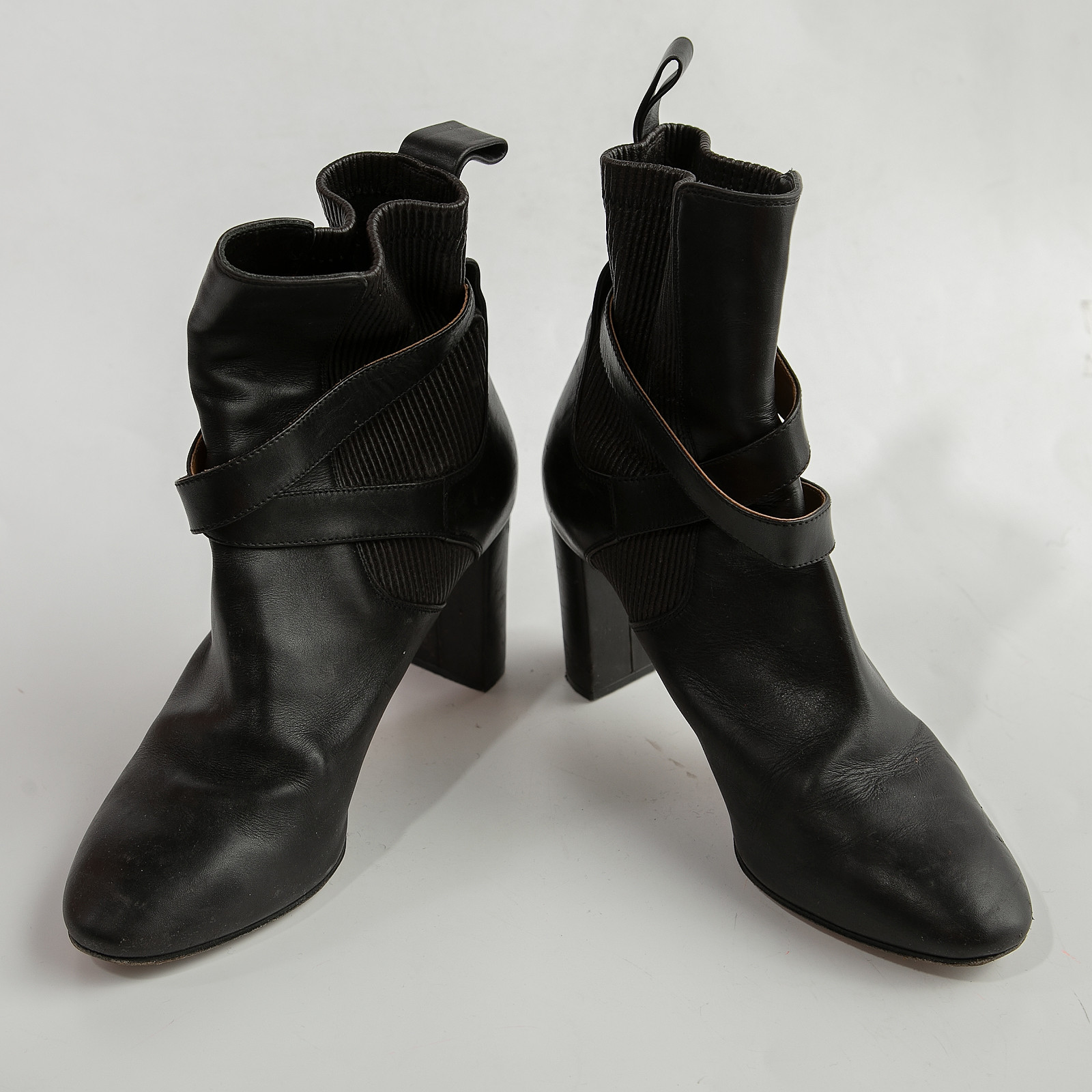 Ботильоны черного цвета Chloe - фото из каталога магазина брендовой одежды Second Friend Store Ботильоны Chloe - купить оригинал в секонд-хенде SFS - 2