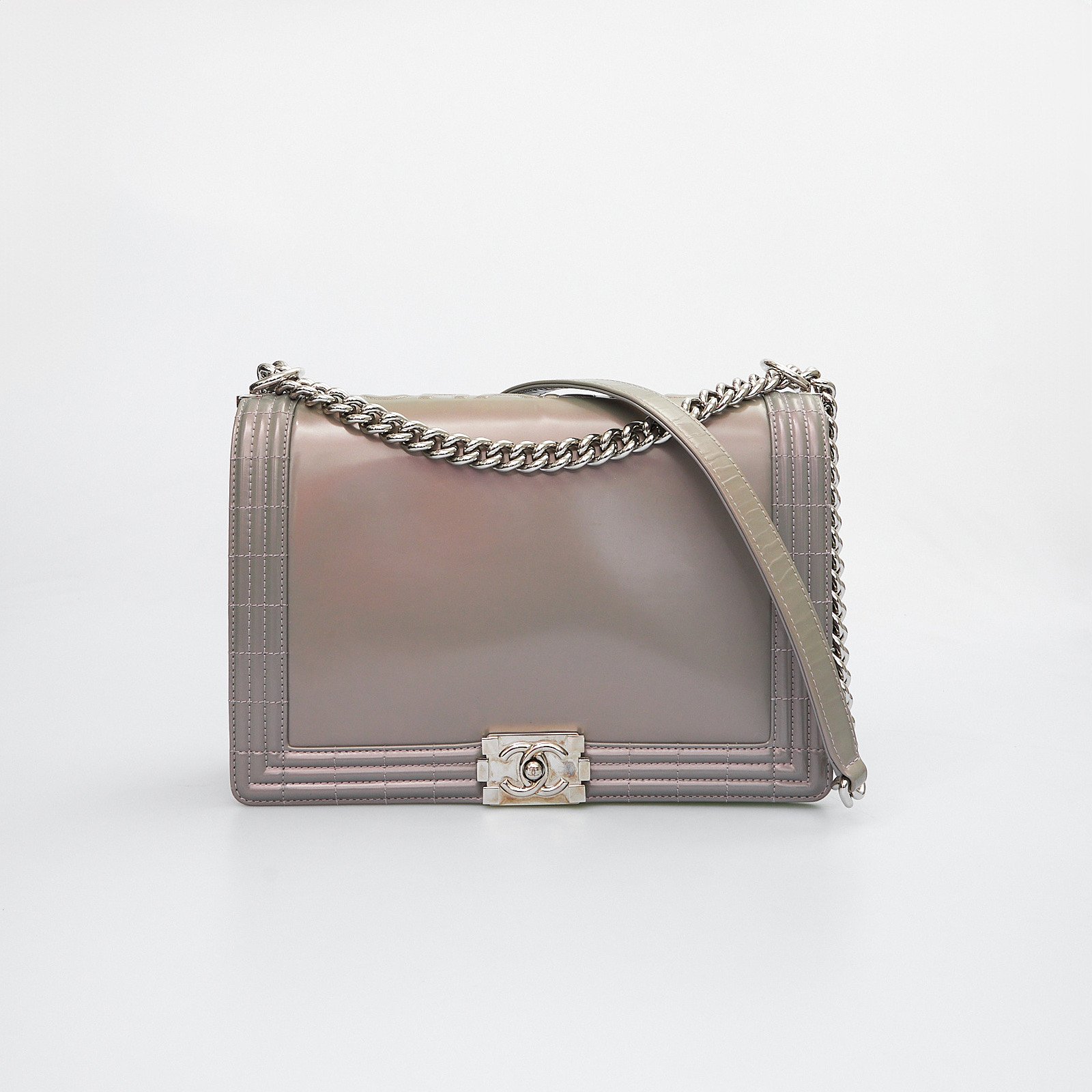 Сумка серого цвета Chanel - фото из каталога магазина брендовой одежды Second Friend Store Сумка Chanel - купить оригинал в секонд-хенде SFS - 1