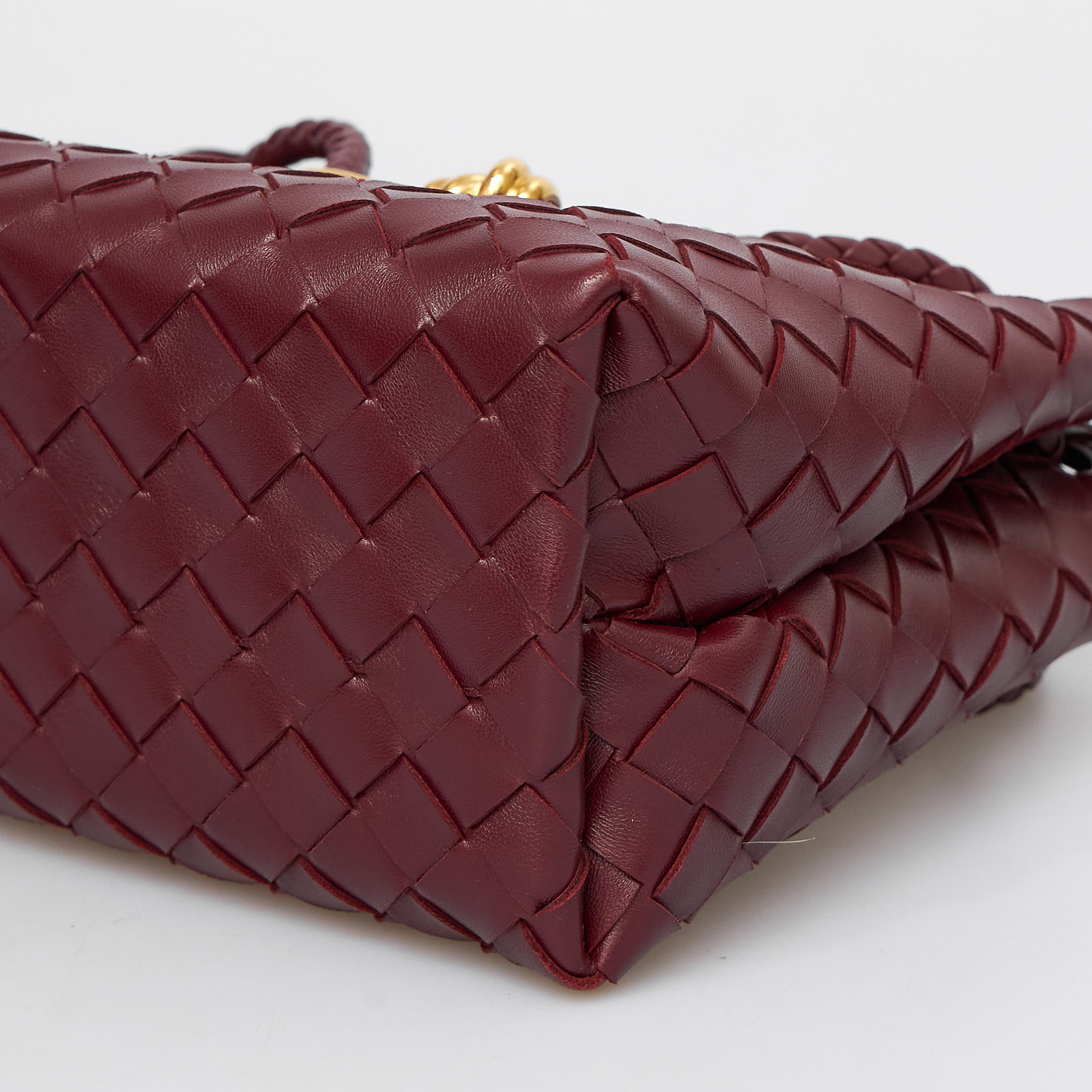Сумка  бордового цвета Bottega Veneta - фото из каталога магазина брендовой одежды Second Friend Store Сумка Bottega Veneta - купить оригинал в секонд-хенде SFS - 9