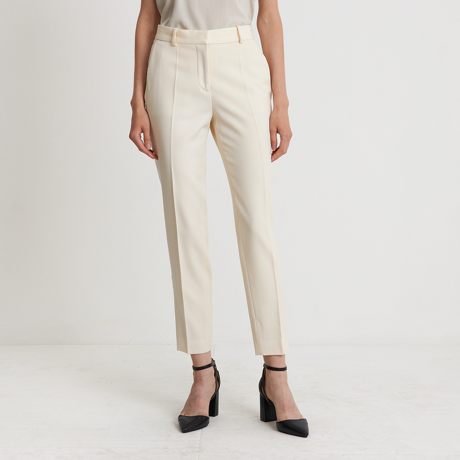 Костюм  белого цвета Stella McCartney - фото из каталога магазина брендовой одежды Second Friend Store Костюм Stella McCartney - купить оригинал в секонд-хенде SFS - 6