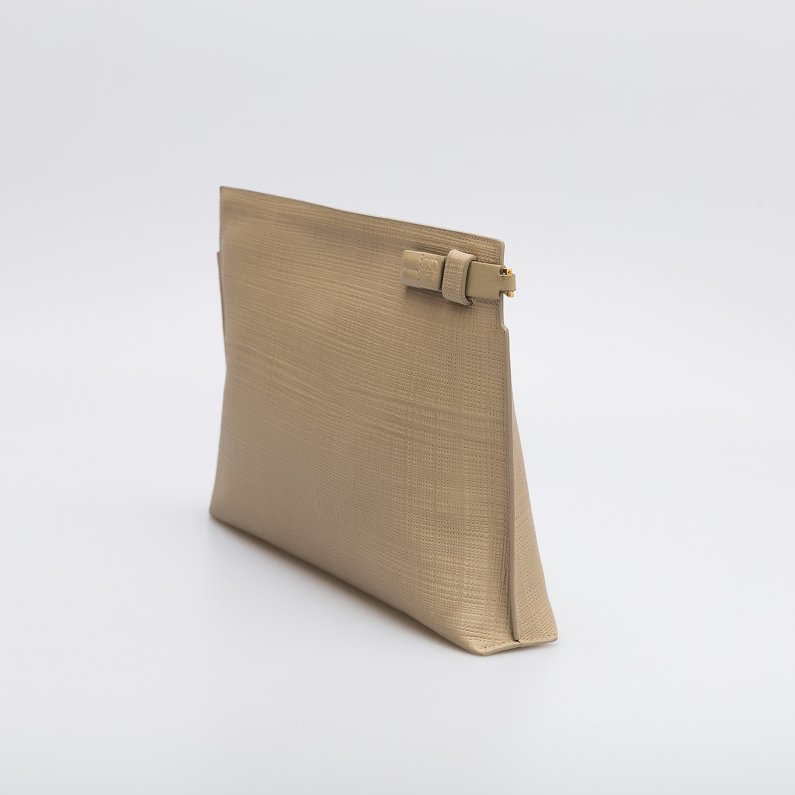 Клатч бежевого цвета Loewe - фото из каталога магазина брендовой одежды Second Friend Store Клатч Loewe - купить оригинал в секонд-хенде SFS - 3
