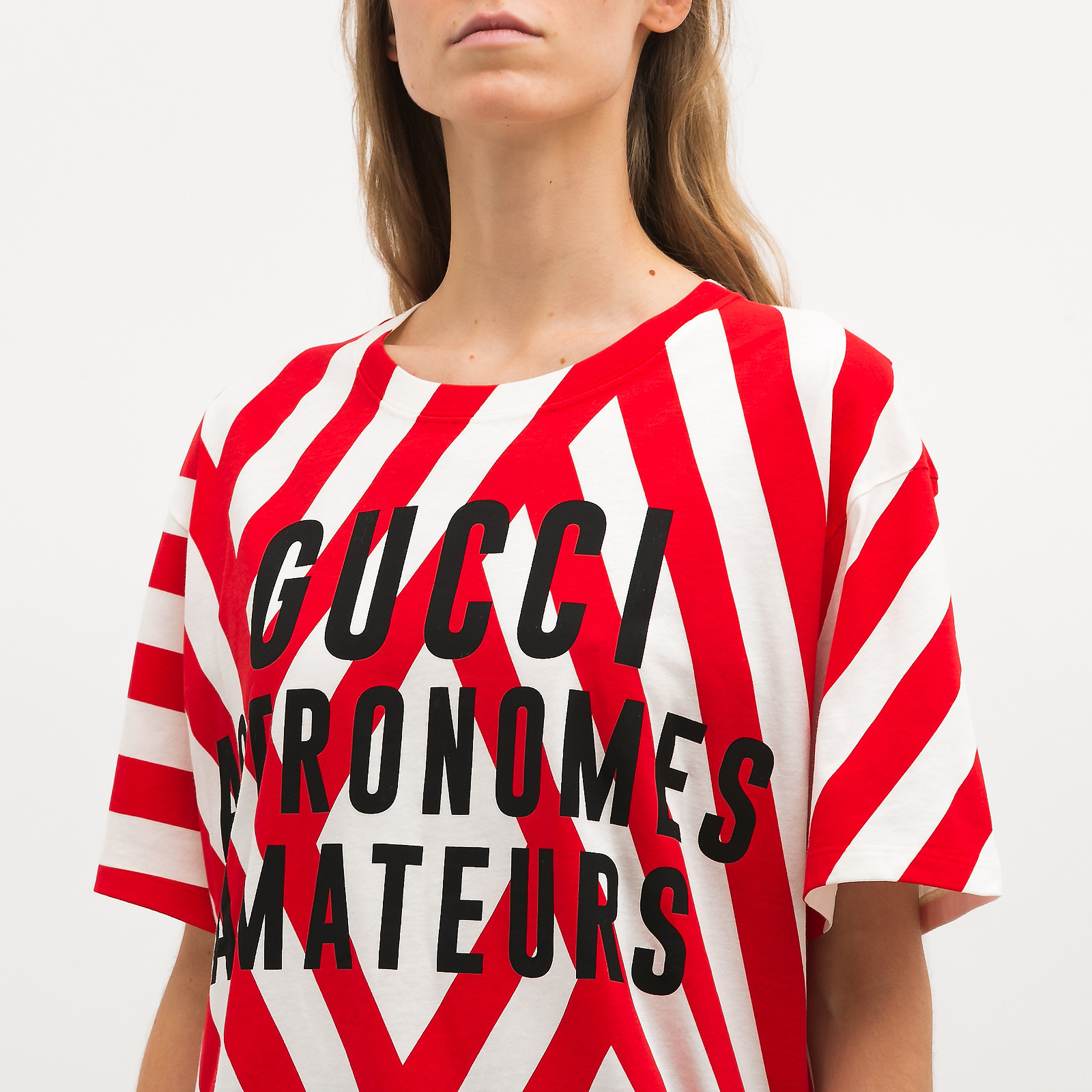 Футболка белого цвета Gucci - фото из каталога магазина брендовой одежды Second Friend Store Футболка Gucci - купить оригинал в секонд-хенде SFS - 4