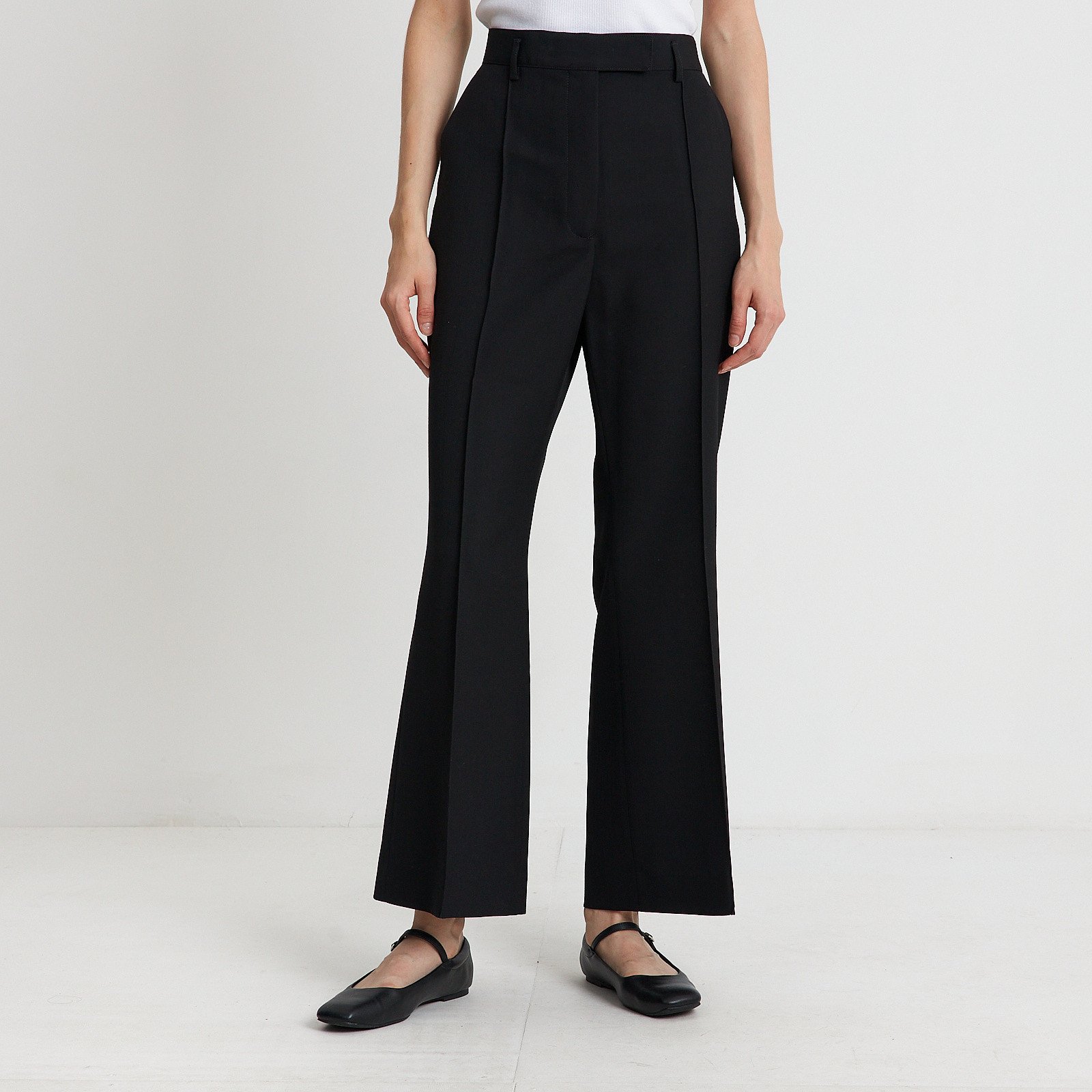 Брюки черного цвета Acne Studios - фото из каталога магазина брендовой одежды Second Friend Store Брюки Acne Studios - купить оригинал в секонд-хенде SFS - 1