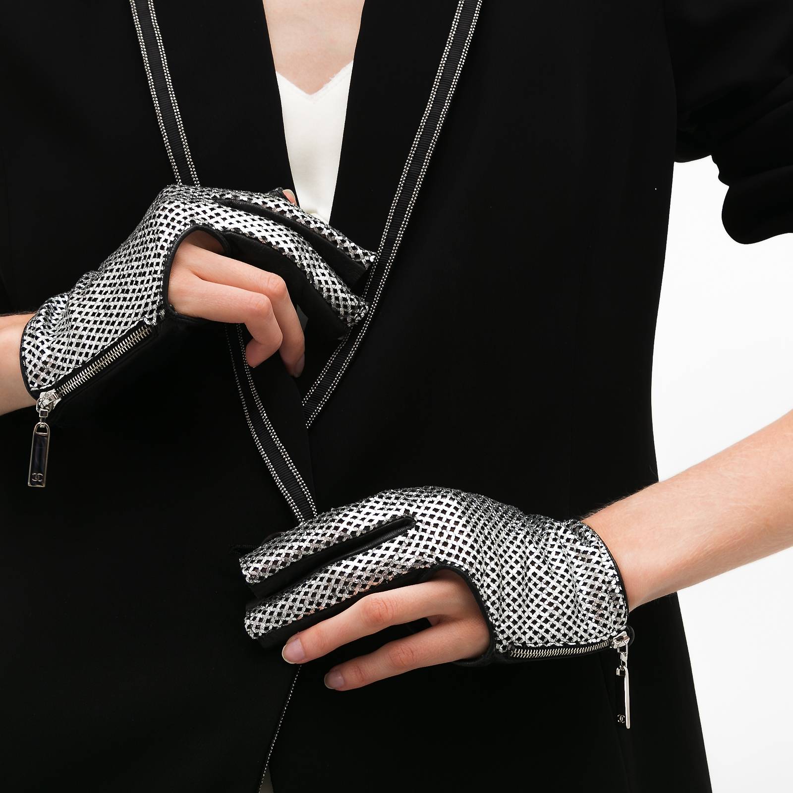 Перчатки Chanel - купить оригинал в секонд-хенде SFS - 1