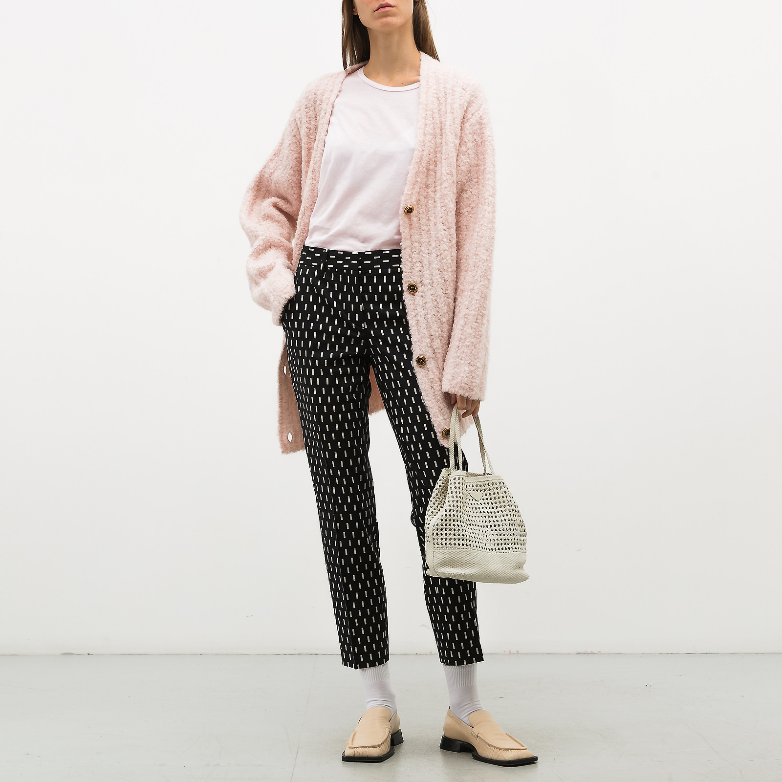 Брюки черного цвета Prada - фото из каталога магазина брендовой одежды Second Friend Store Брюки Prada - купить оригинал в секонд-хенде SFS - 2