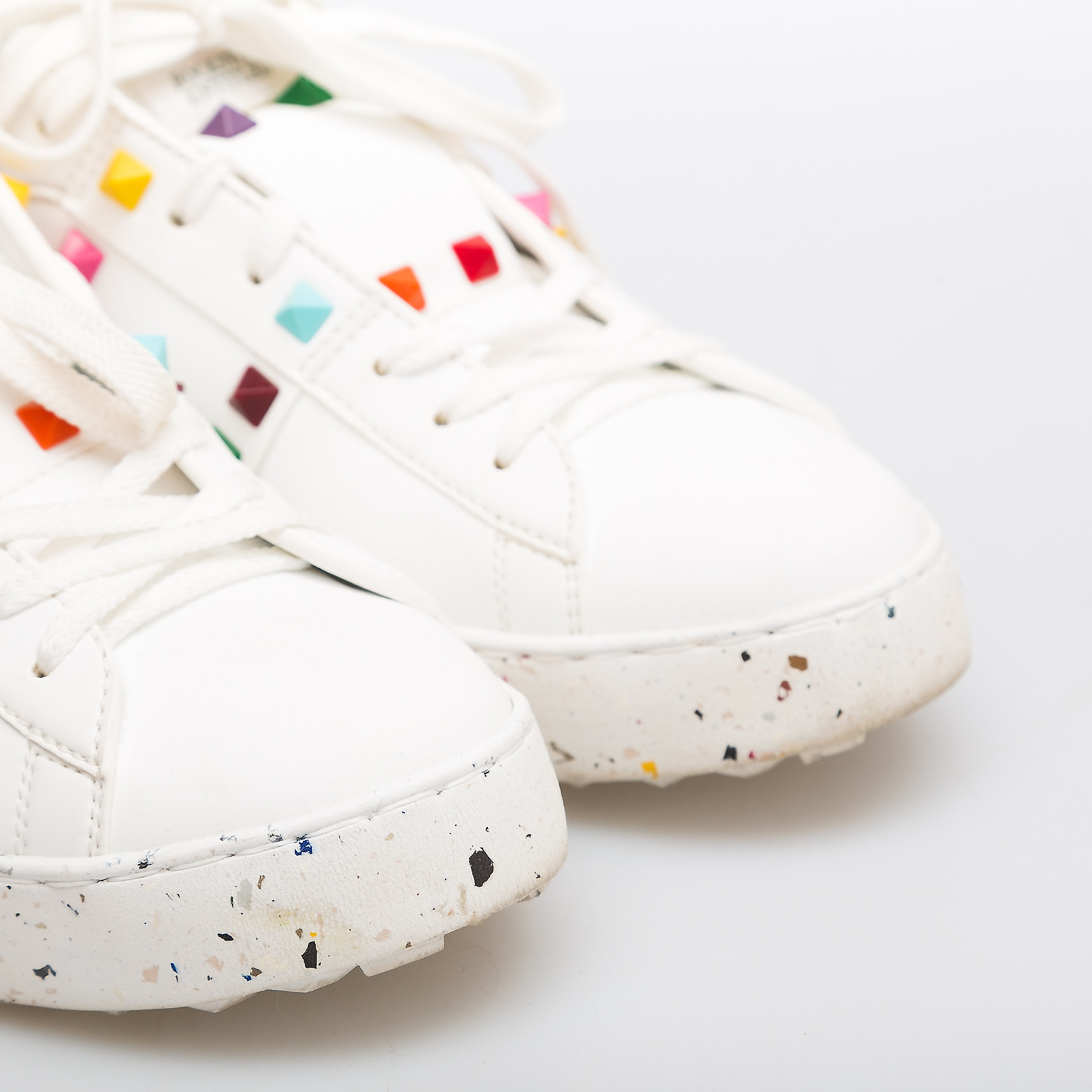 Кеды белого цвета Valentino - фото из каталога магазина брендовой одежды Second Friend Store Кеды Valentino - купить оригинал в секонд-хенде SFS - 4