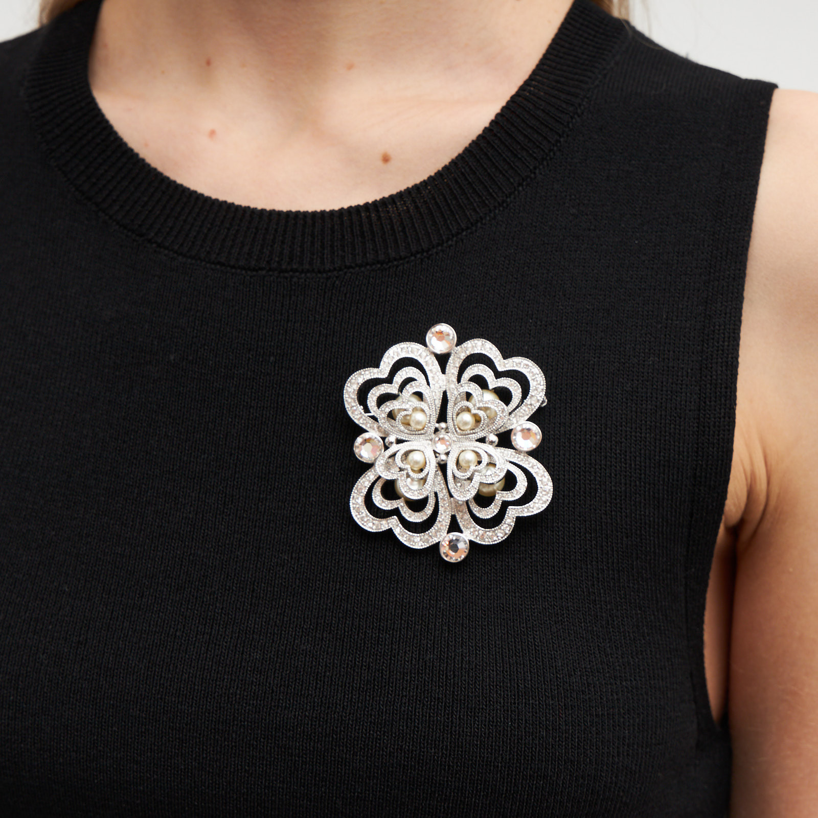 Брошь Christian Dior - фото из каталога магазина брендовой одежды Second Friend Store Брошь Christian Dior - купить оригинал в секонд-хенде SFS - 5