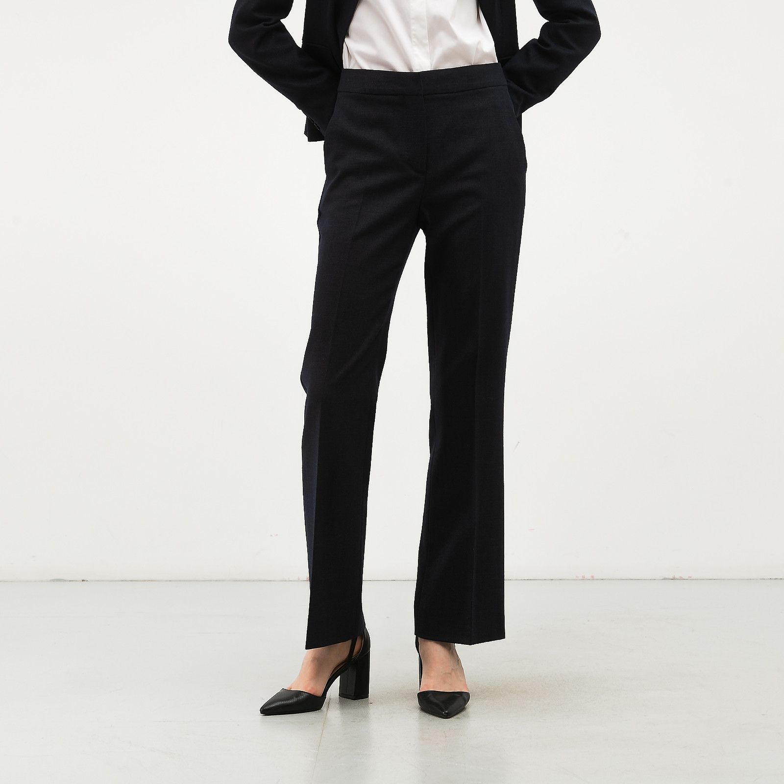 Костюм синего цвета Max Mara - фото из каталога магазина брендовой одежды Second Friend Store Костюм Max Mara - купить оригинал в секонд-хенде SFS - 4