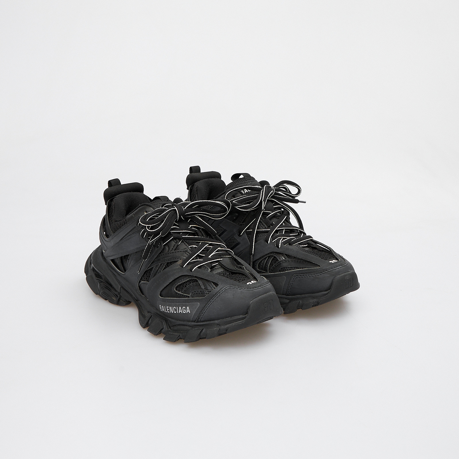 Кроссовки черного цвета Balenciaga - фото из каталога магазина брендовой одежды Second Friend Store Кроссовки Balenciaga - купить оригинал в секонд-хенде SFS - 2