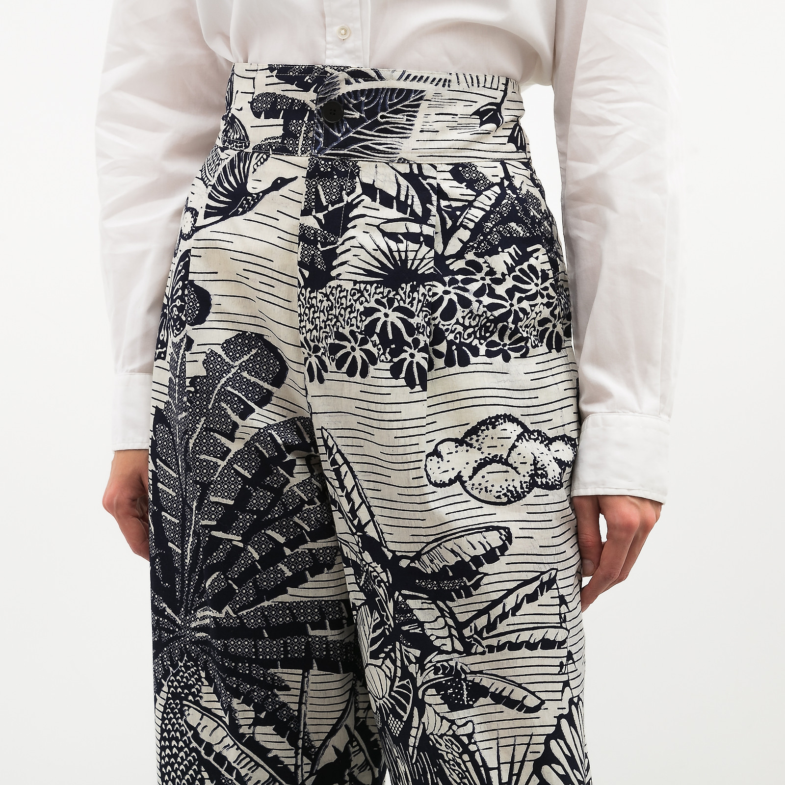 Брюки белого цвета Christian Dior - фото из каталога магазина брендовой одежды Second Friend Store Брюки Christian Dior - купить оригинал в секонд-хенде SFS - 4