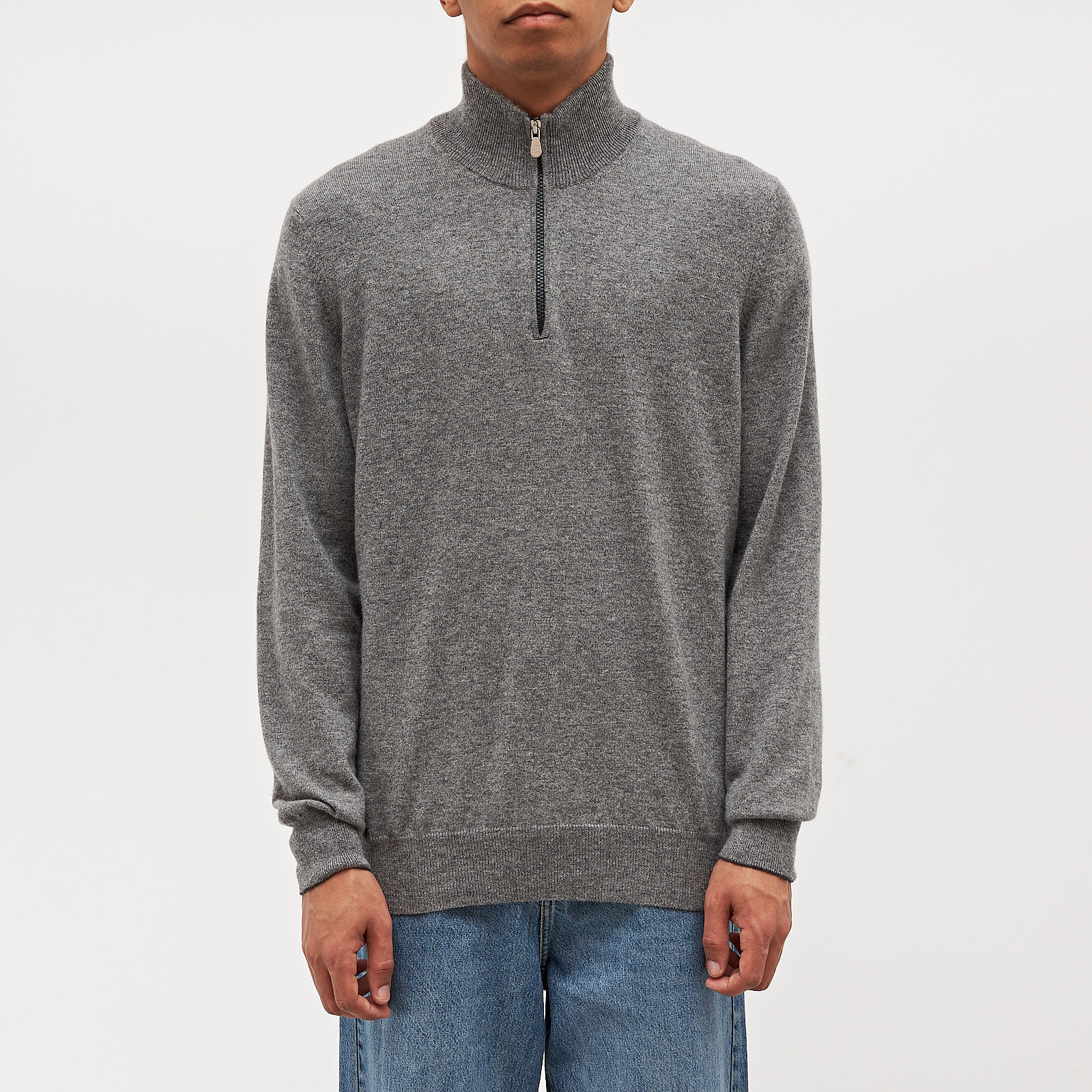 Свитер серого цвета Brunello Cucinelli - фото из каталога магазина брендовой одежды Second Friend Store Свитер Brunello Cucinelli - купить оригинал в секонд-хенде SFS - 1