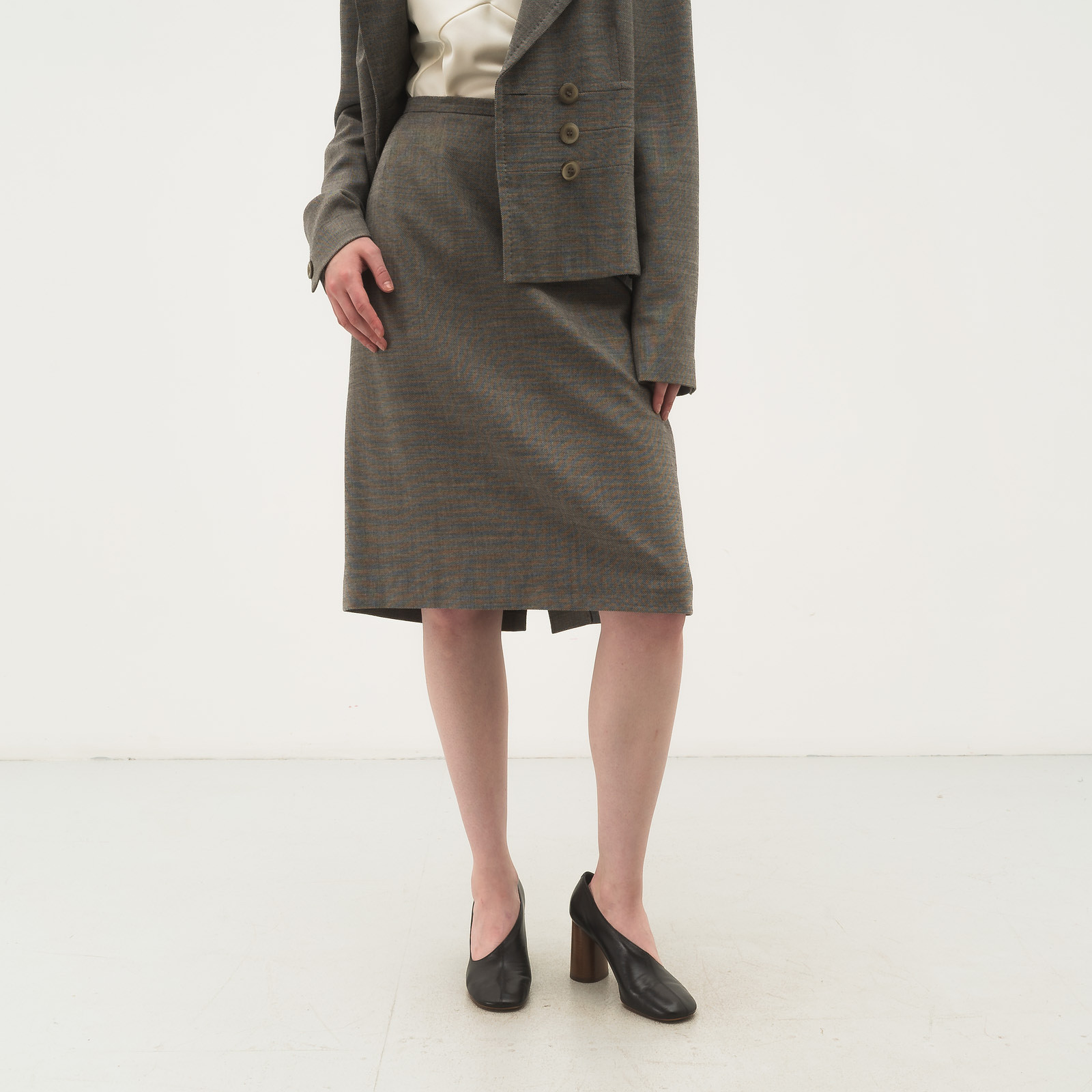 Костюм серого цвета Max Mara - фото из каталога магазина брендовой одежды Second Friend Store Костюм Max Mara - купить оригинал в секонд-хенде SFS - 9