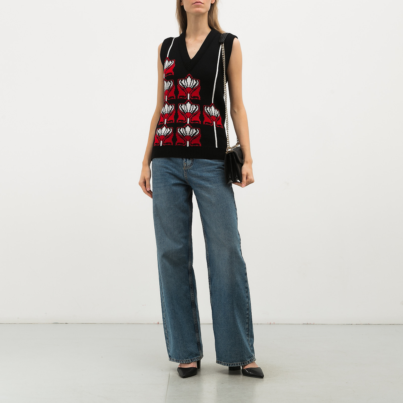 Жилет черного цвета Prada - фото из каталога магазина брендовой одежды Second Friend Store Жилет Prada - купить оригинал в секонд-хенде SFS - 3