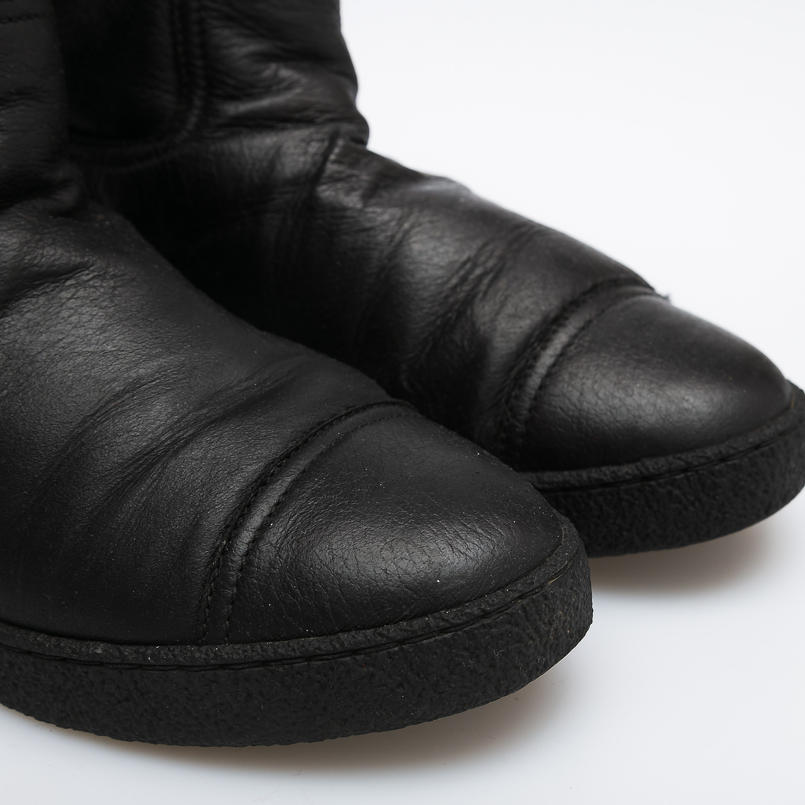 Сапоги черного цвета Chanel - фото из каталога магазина брендовой одежды Second Friend Store Сапоги Chanel - купить оригинал в секонд-хенде SFS - 4