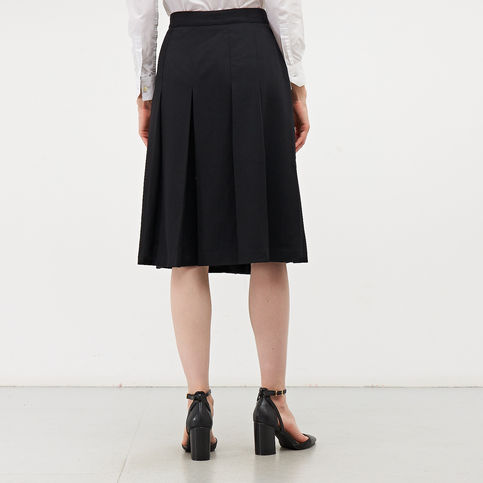 Юбка черного цвета Celine - фото из каталога магазина брендовой одежды Second Friend Store Юбка Celine - купить оригинал в секонд-хенде SFS - 3